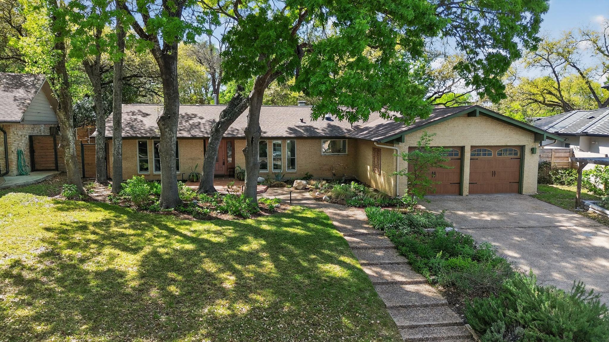 2104 Four Oaks Ln, Austin, TX 78704