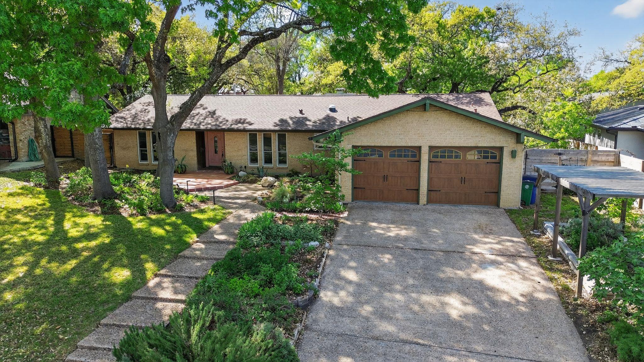 2104 Four Oaks Ln, Austin, TX 78704
