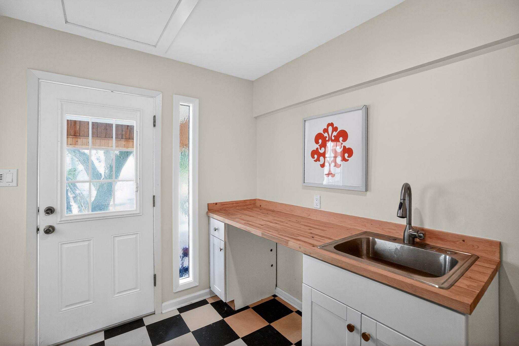 2104 Four Oaks Ln, Austin, TX 78704