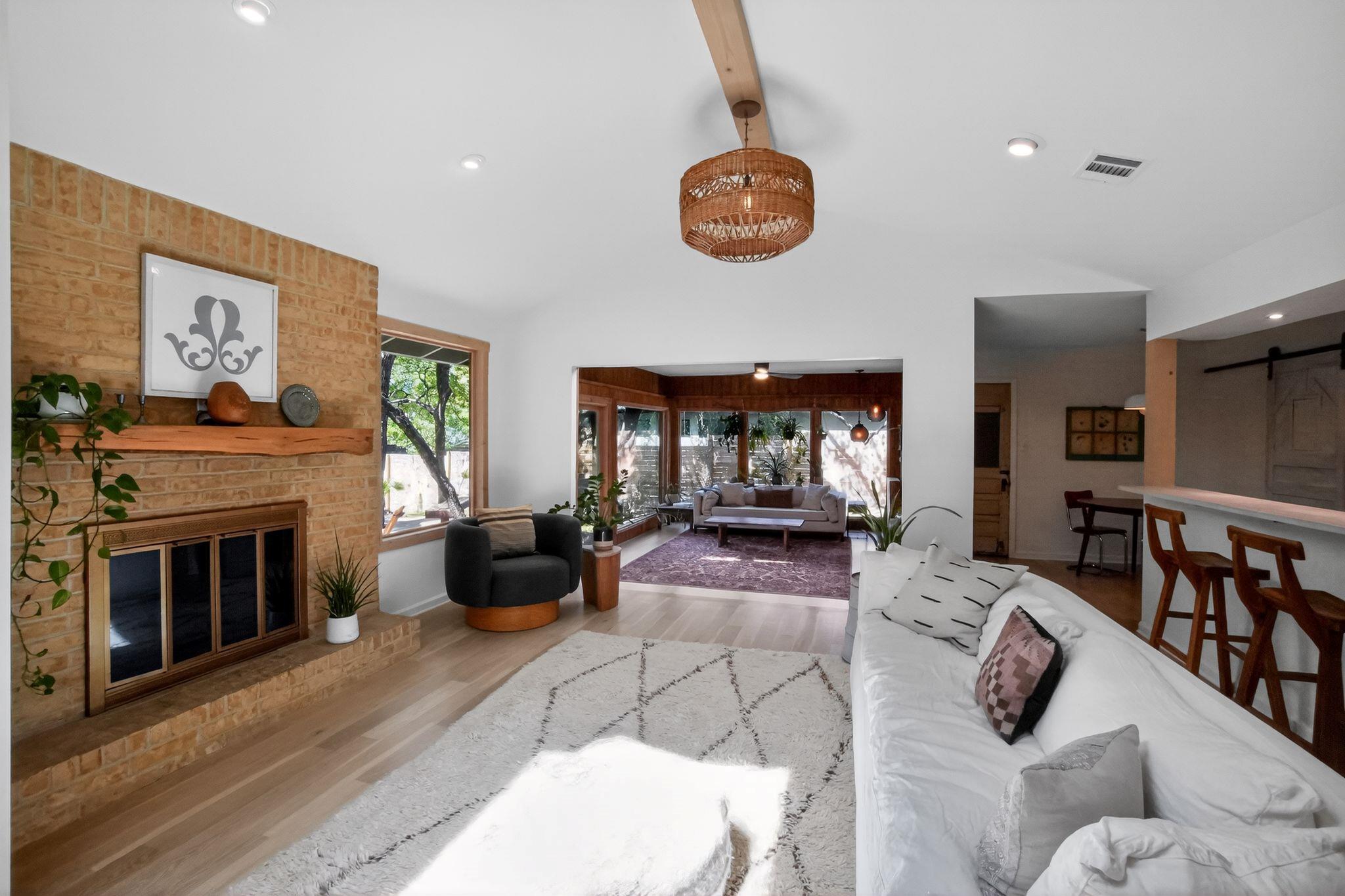 2104 Four Oaks Ln, Austin, TX 78704