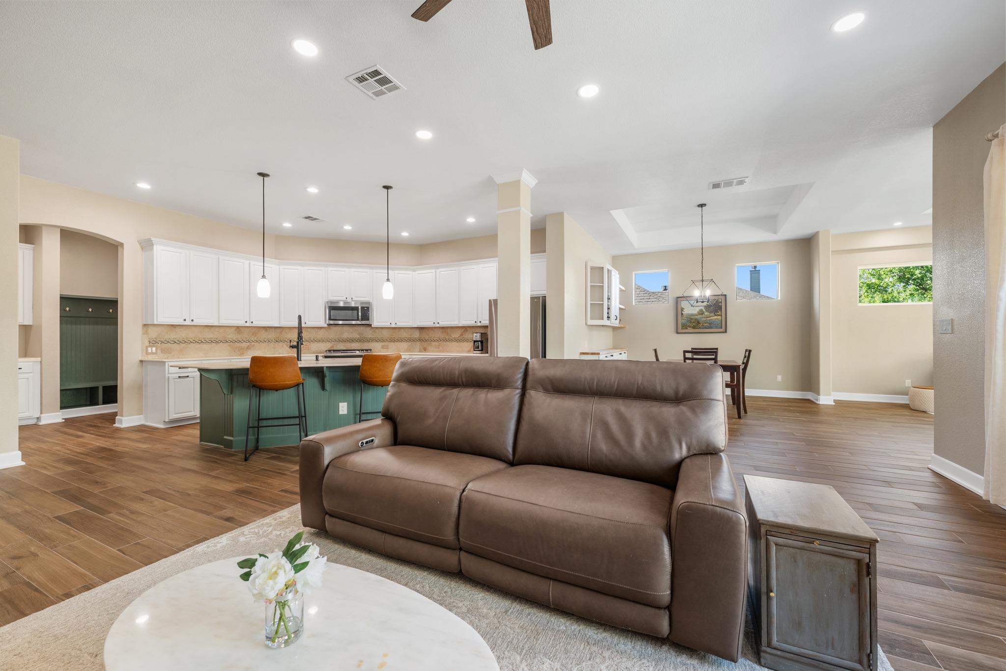 290 Grafton Ln, Austin, TX 78737