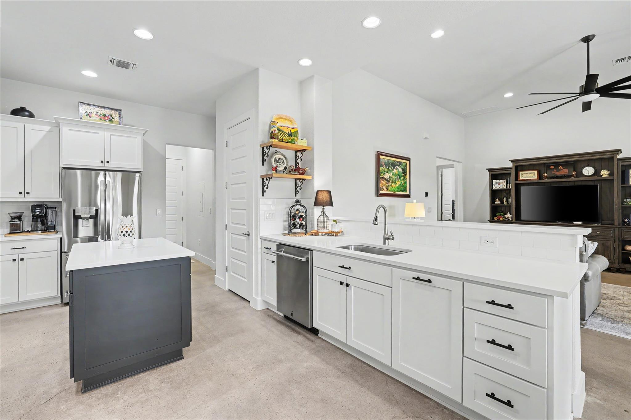 705 Pheasant Mdw, Liberty Hill, TX 78642