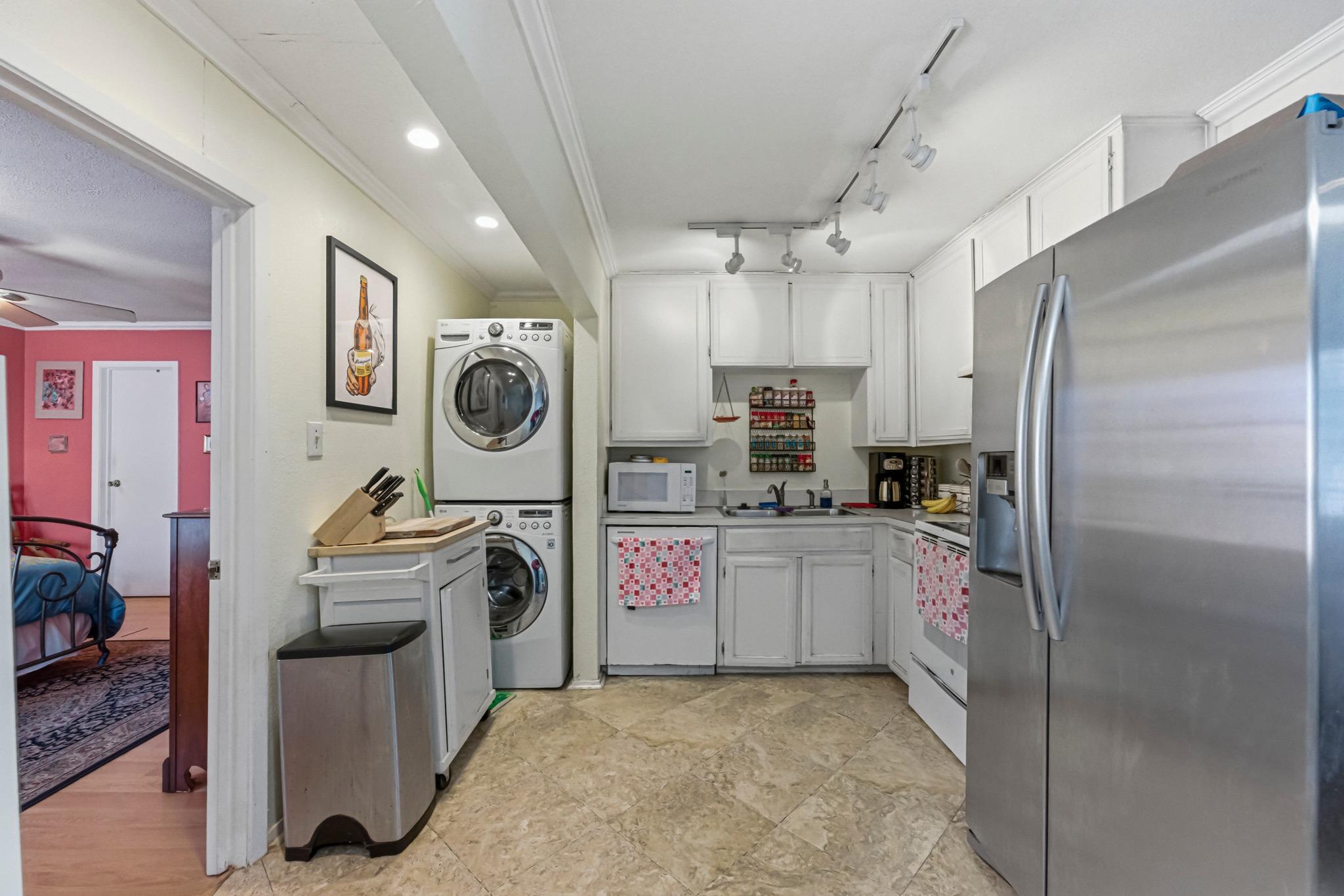 916 E 49th St, Austin, TX 78751