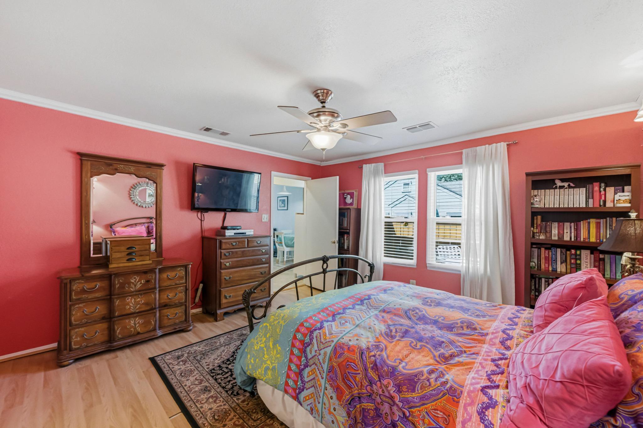 916 E 49th St, Austin, TX 78751