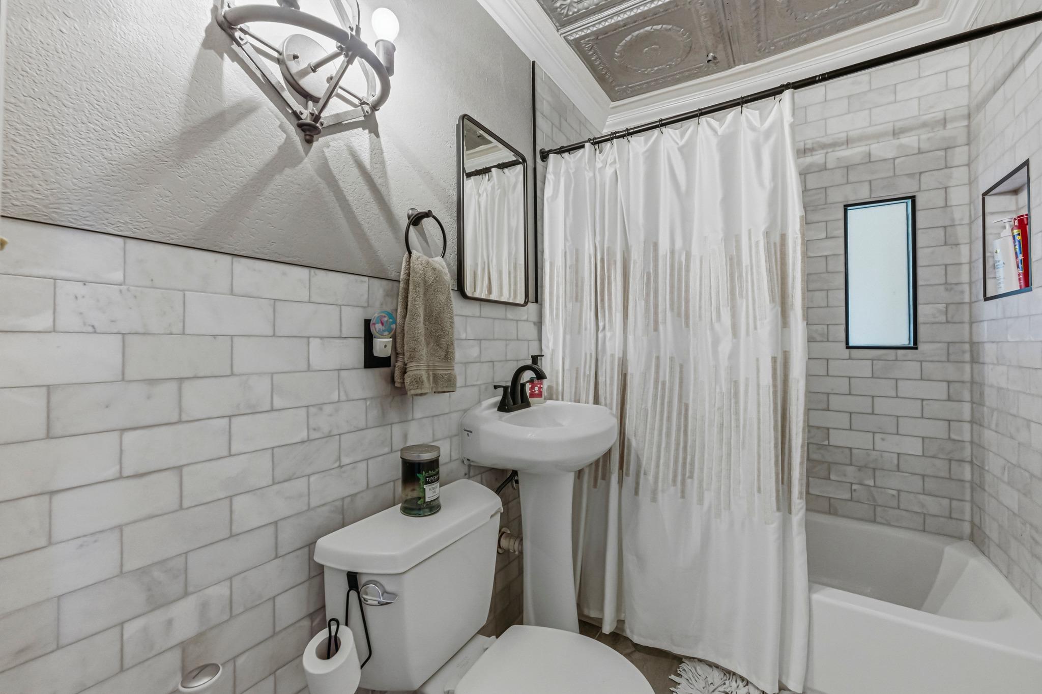 916 E 49th St, Austin, TX 78751