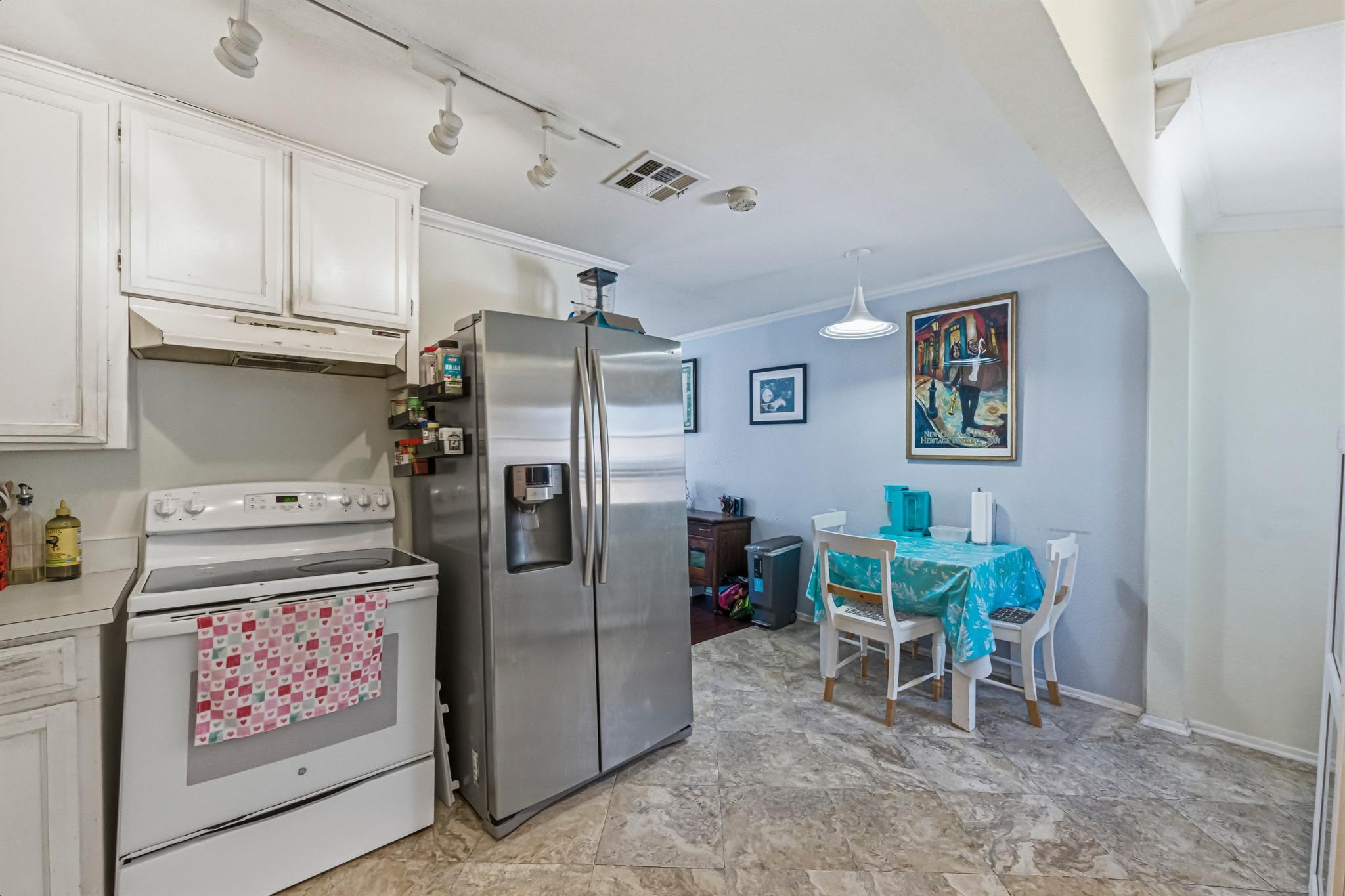 916 E 49th St, Austin, TX 78751