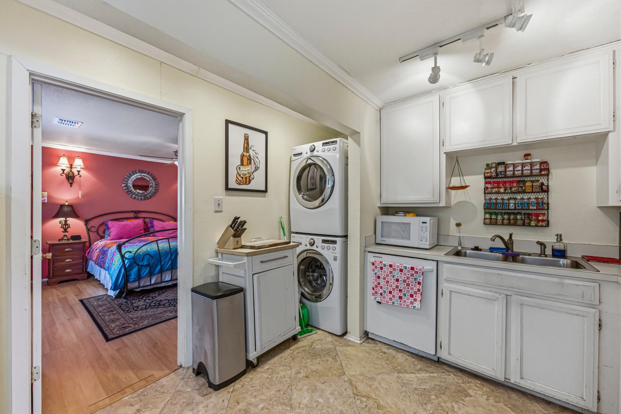 916 E 49th St, Austin, TX 78751