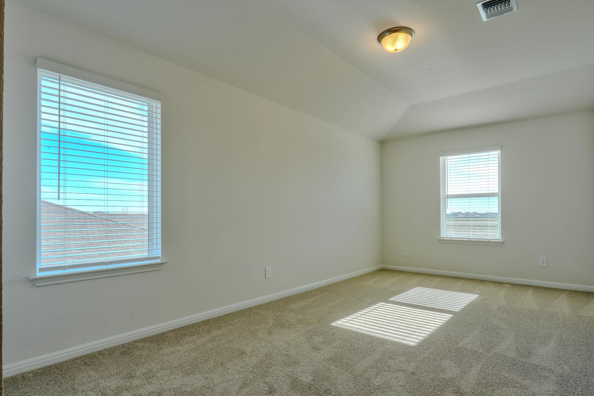 129 Honey Bee Rd, Jarrell, TX 76537