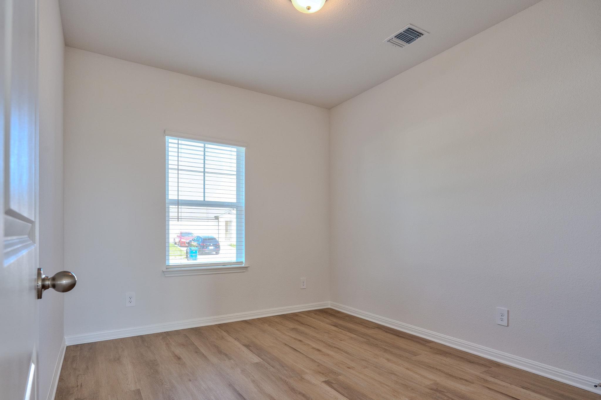 129 Honey Bee Rd, Jarrell, TX 76537