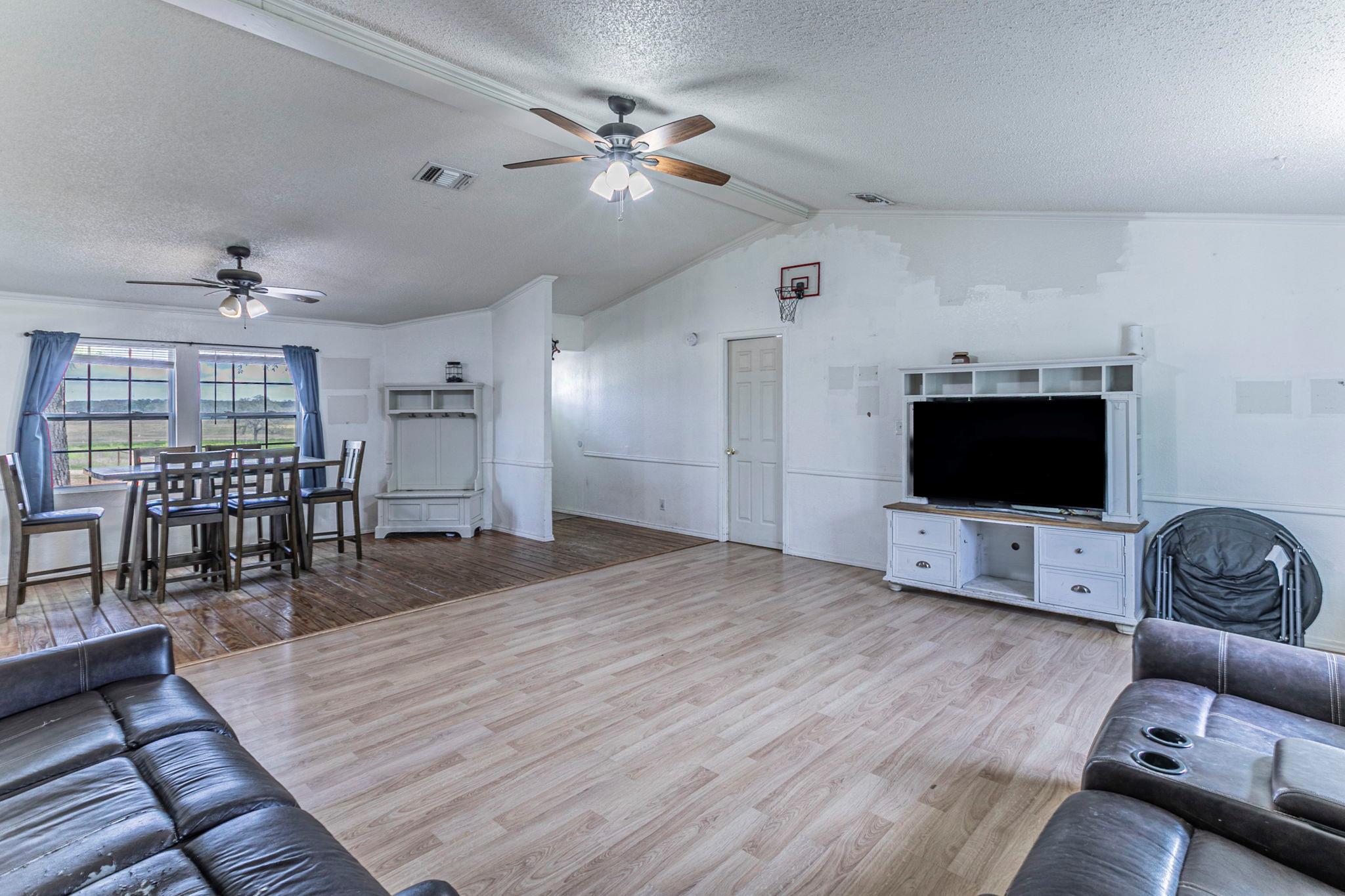 1767 Dowdy Rd, Seguin, TX 78155