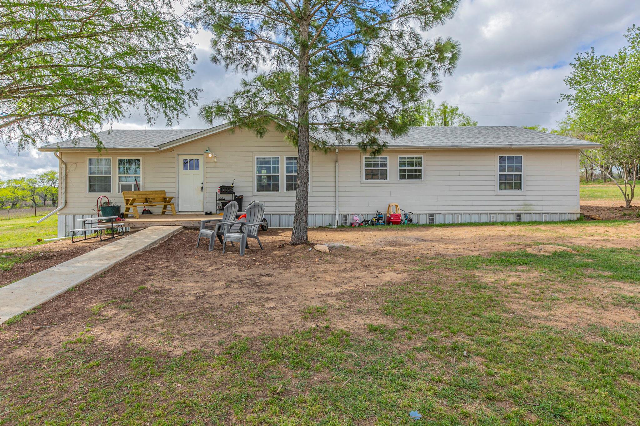 1767 Dowdy Rd, Seguin, TX 78155