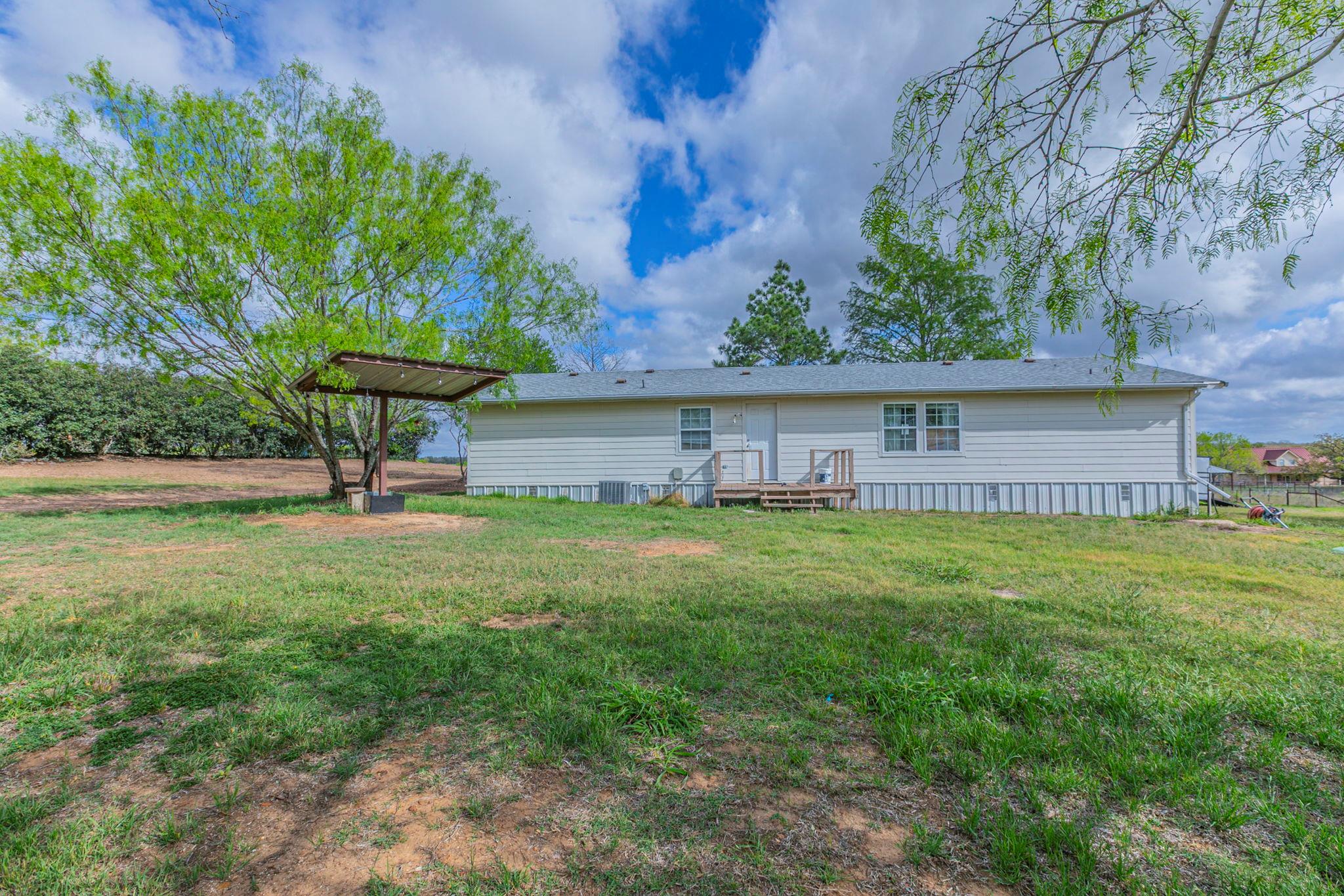 1767 Dowdy Rd, Seguin, TX 78155