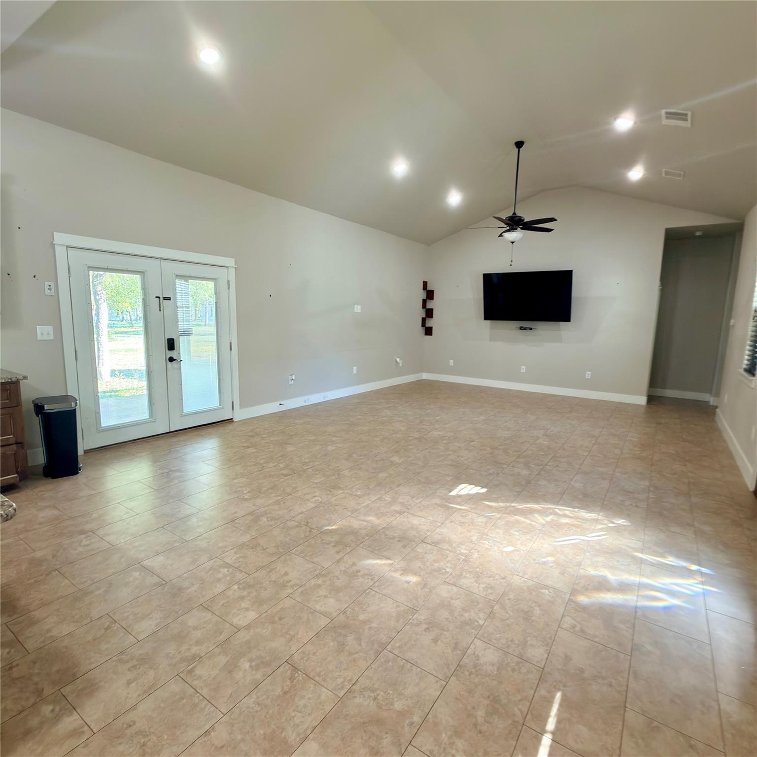 127 Comanche Trl # A, Elgin, TX 78621