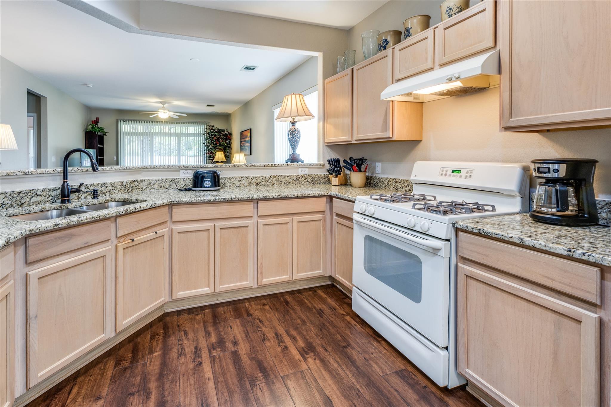 203 Essex Ln, Georgetown, TX 78633