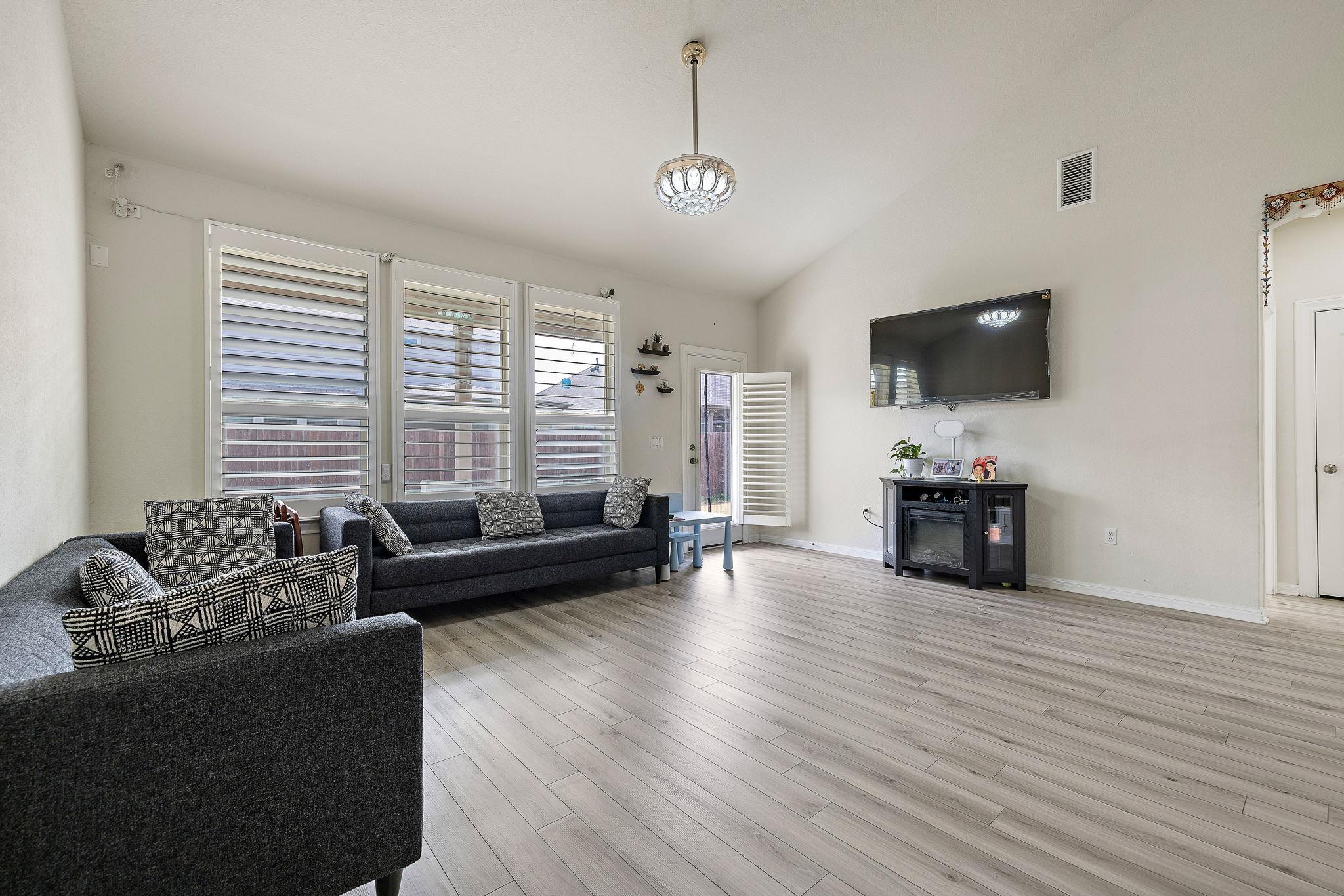 9807 Quercia Dr, Austin, TX 78717