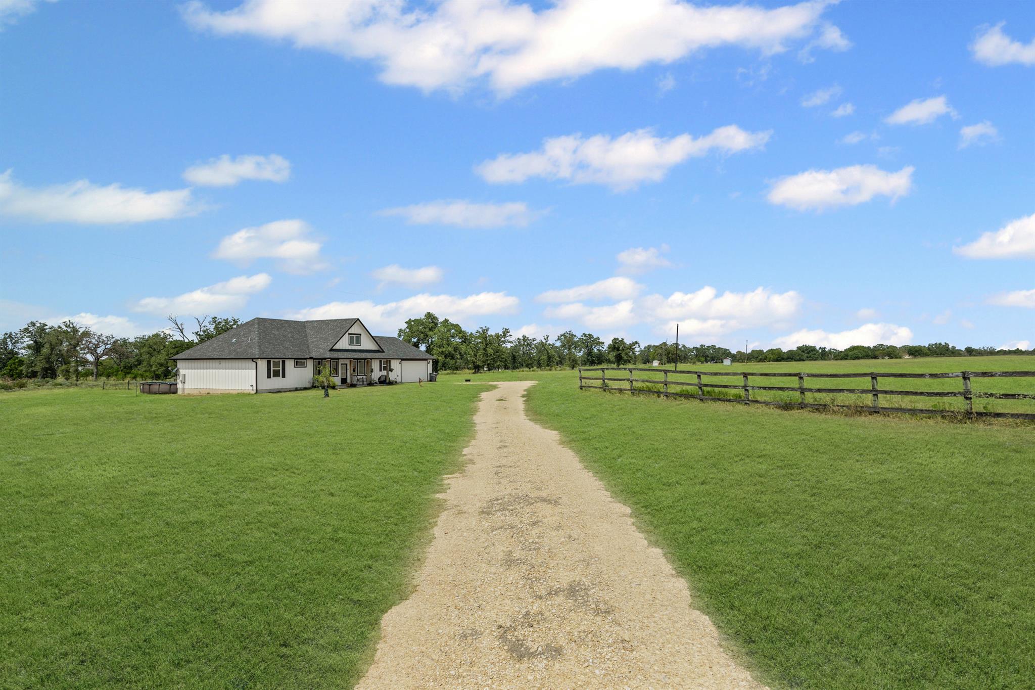 240 Oil Field Rd, Lockhart, TX 78644