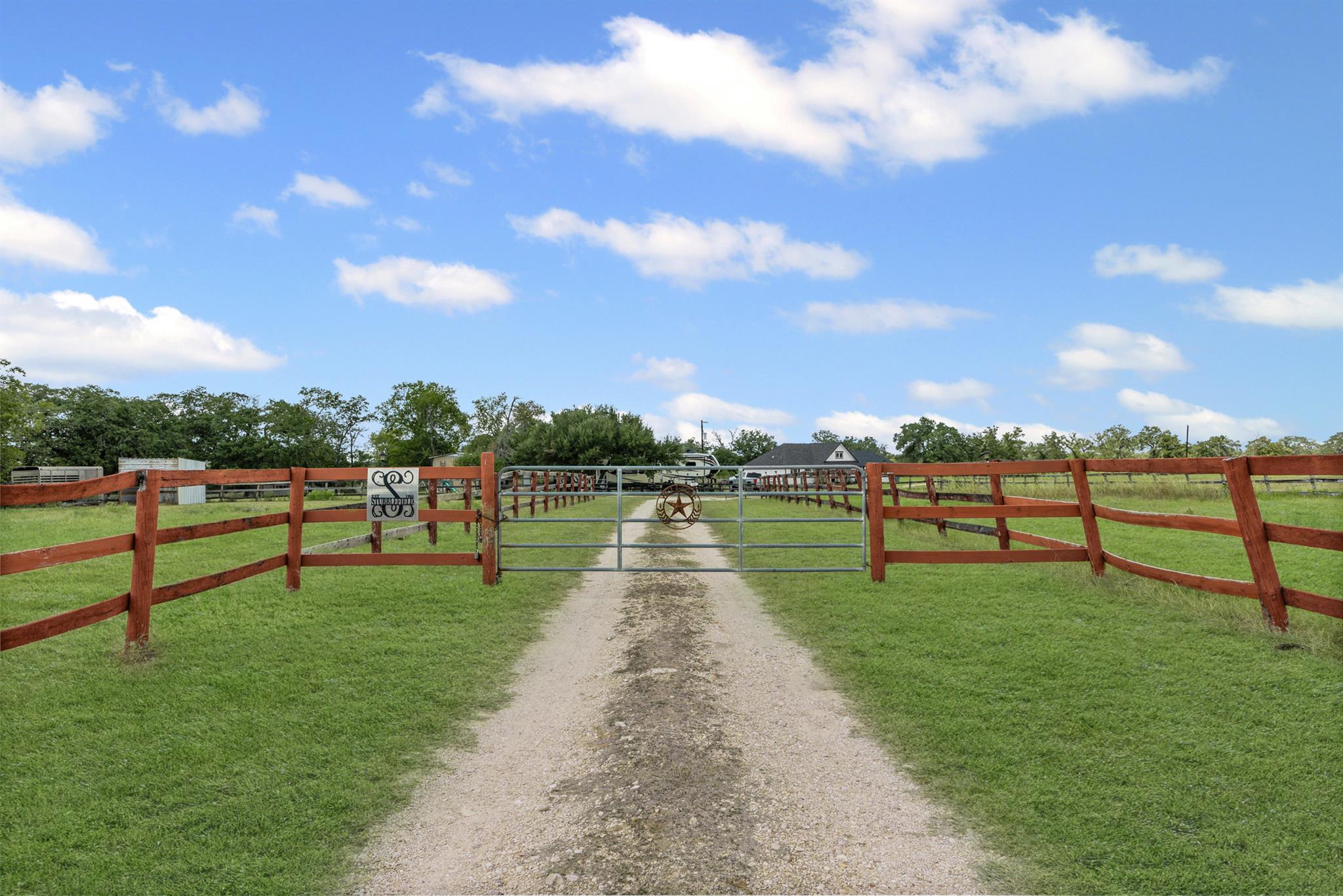 240 Oil Field Rd, Lockhart, TX 78644