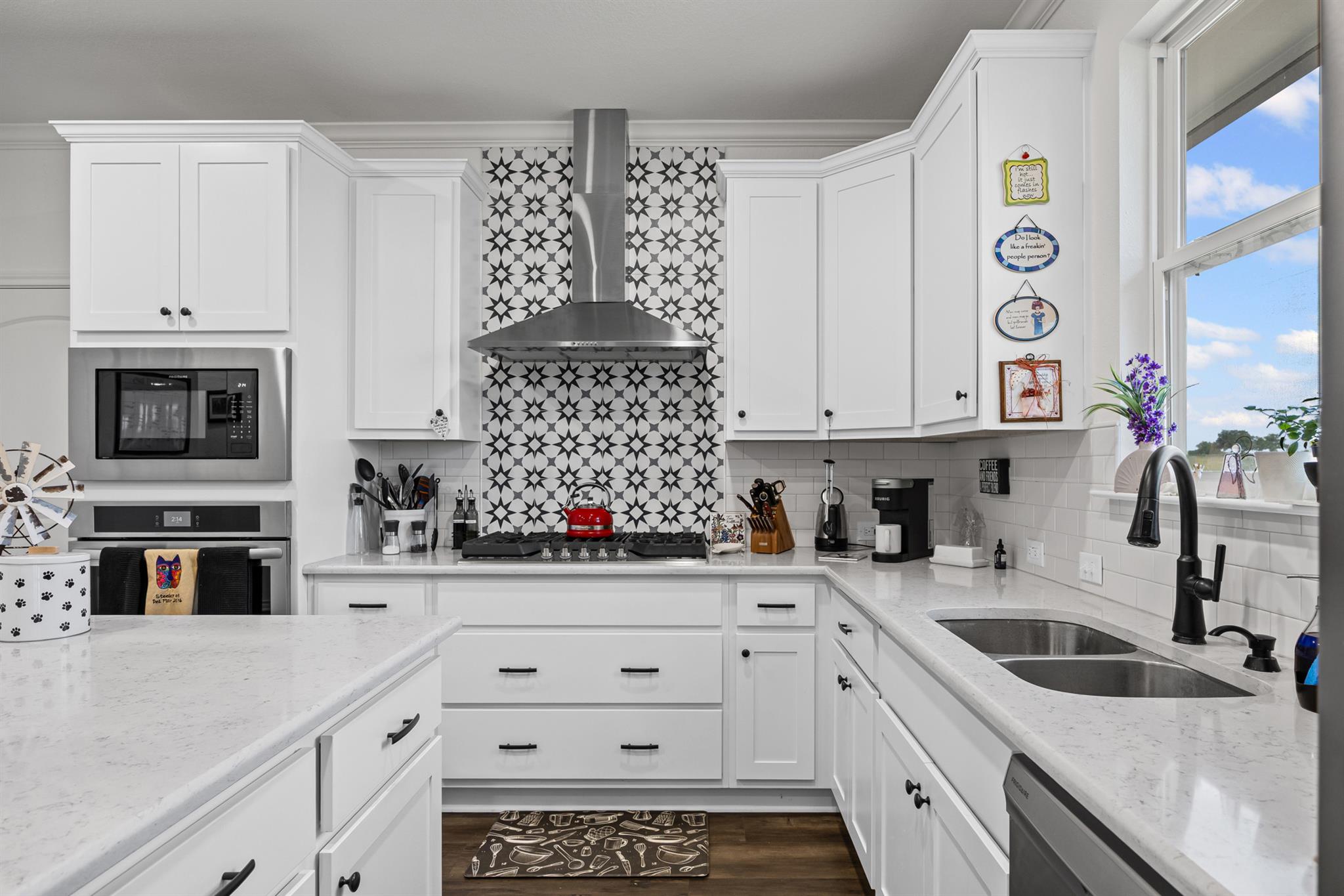 240 Oil Field Rd, Lockhart, TX 78644