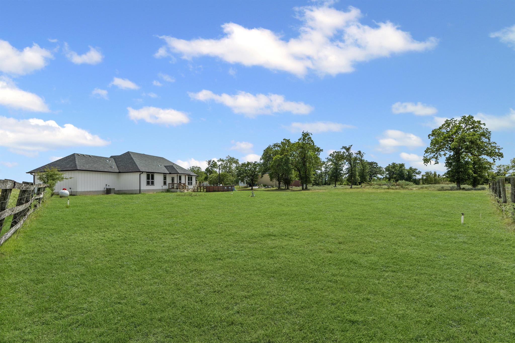 240 Oil Field Rd, Lockhart, TX 78644