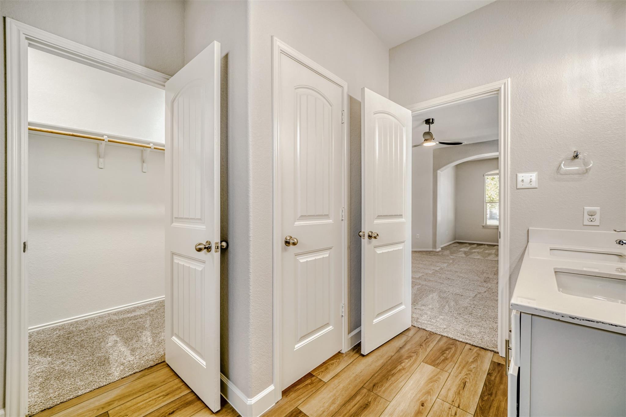 301 Serpentine Ln, Jarrell, TX 76537