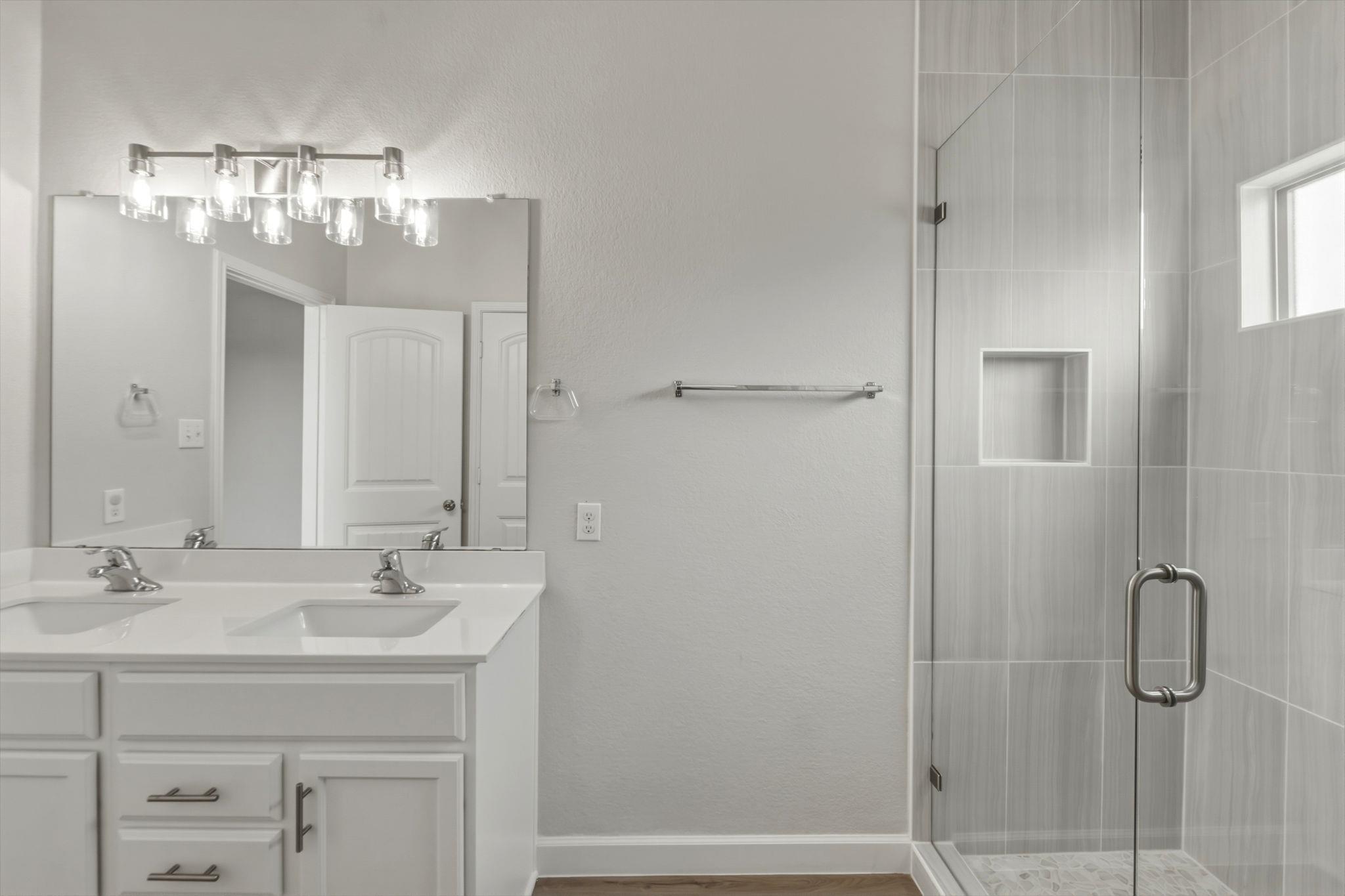 301 Serpentine Ln, Jarrell, TX 76537