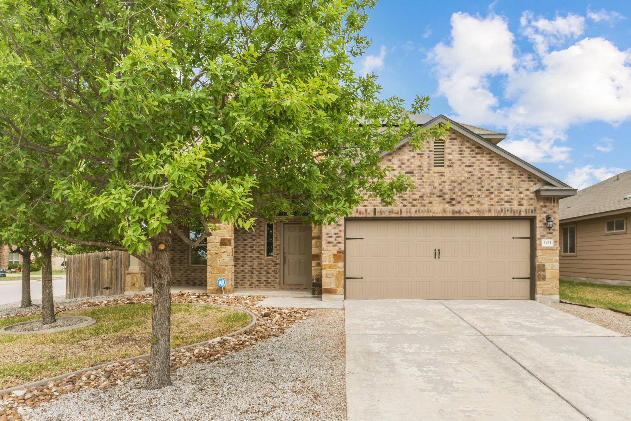 301 Serpentine Ln, Jarrell, TX 76537