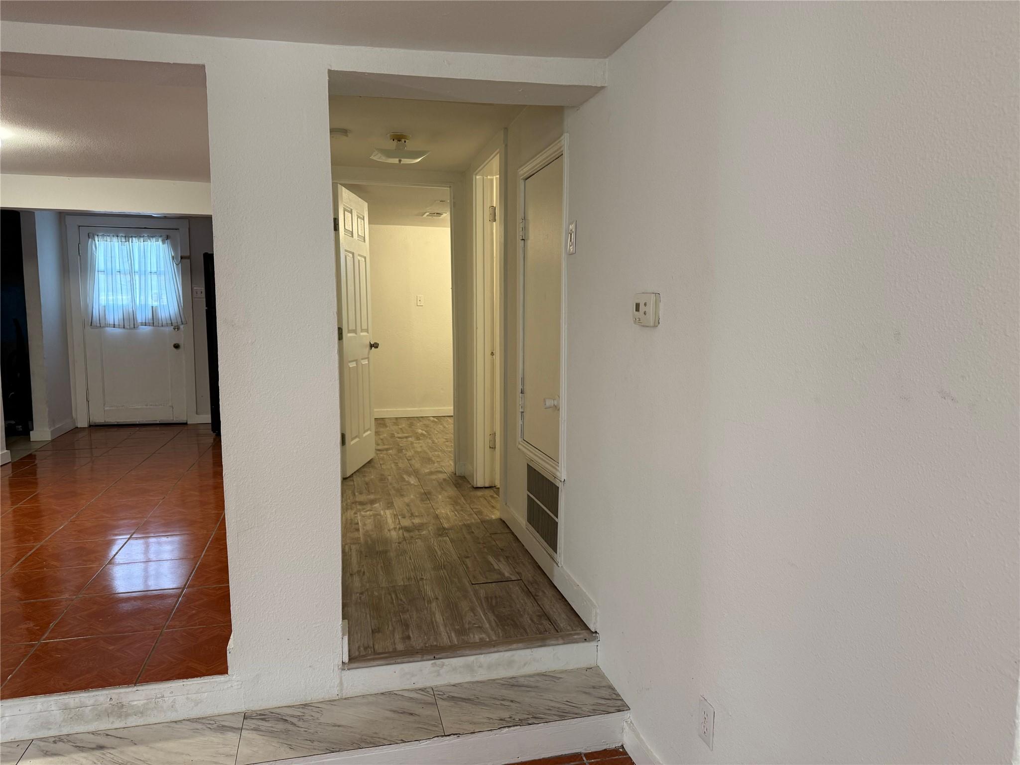 909 E Market St, Lockhart, TX 78644