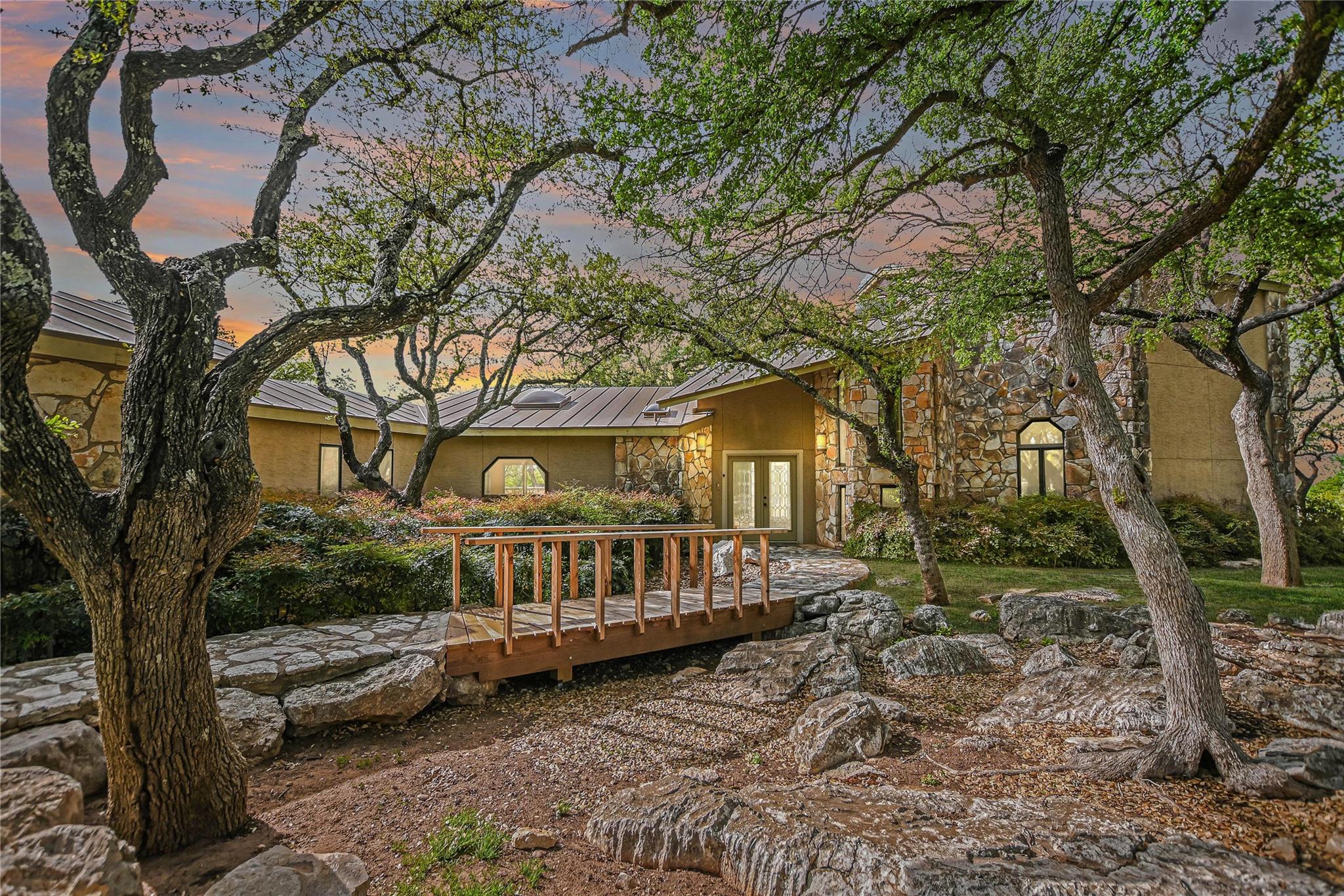 900 Sharp Rock, Horseshoe Bay, TX 78657