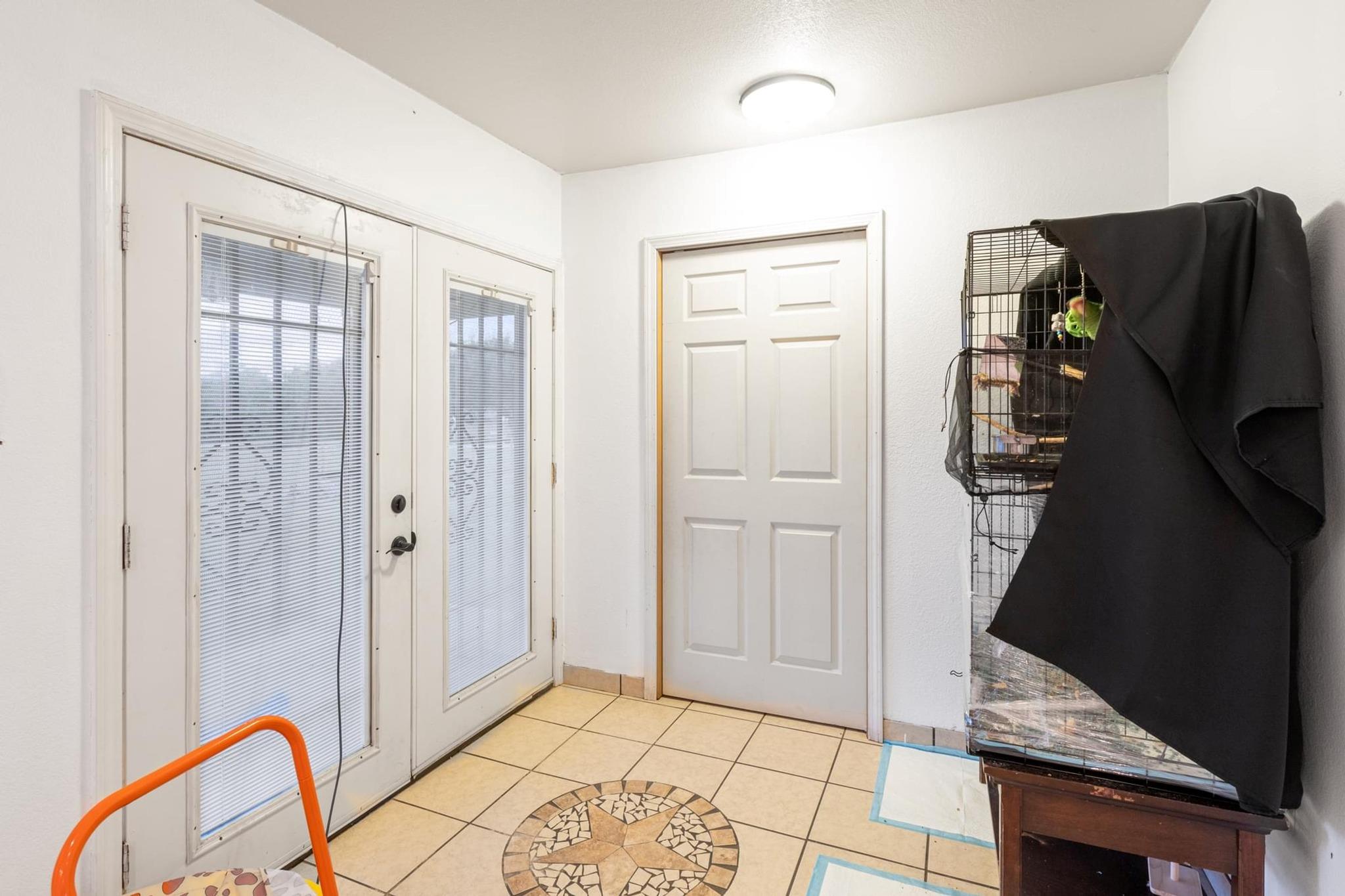 176 Old Lexington Rd # C, Elgin, TX 78621