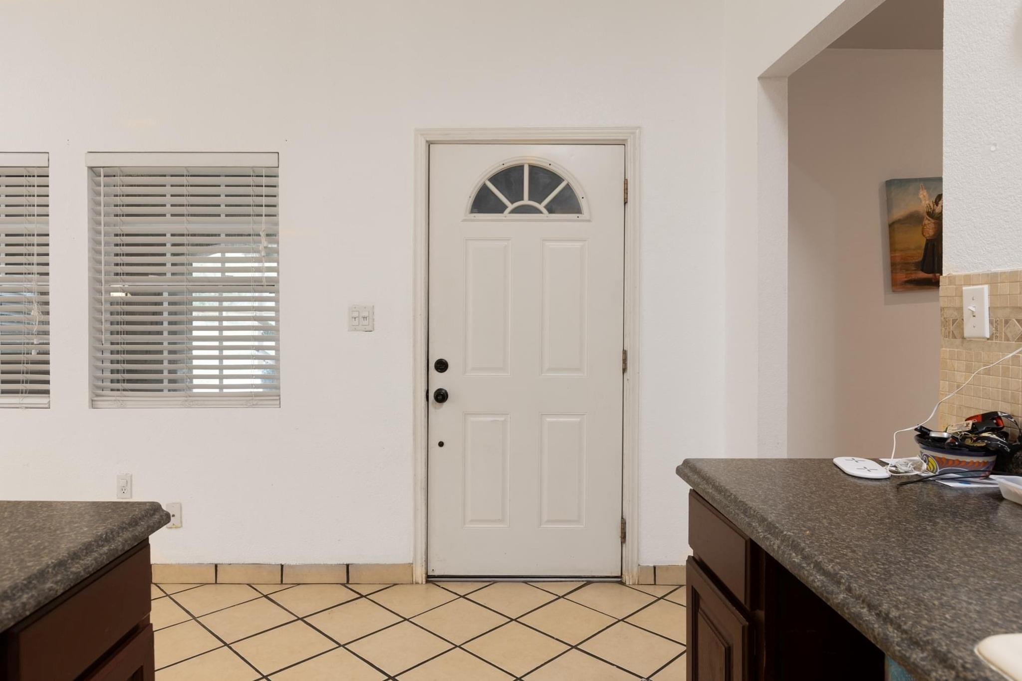 176 Old Lexington Rd # C, Elgin, TX 78621