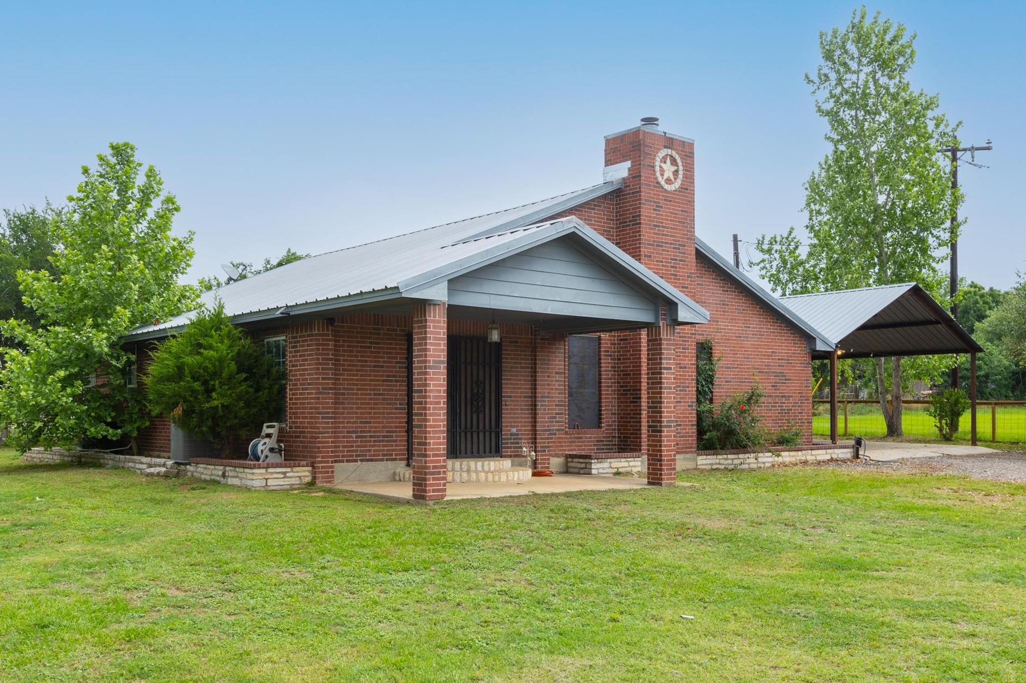 176 Old Lexington Rd # C, Elgin, TX 78621