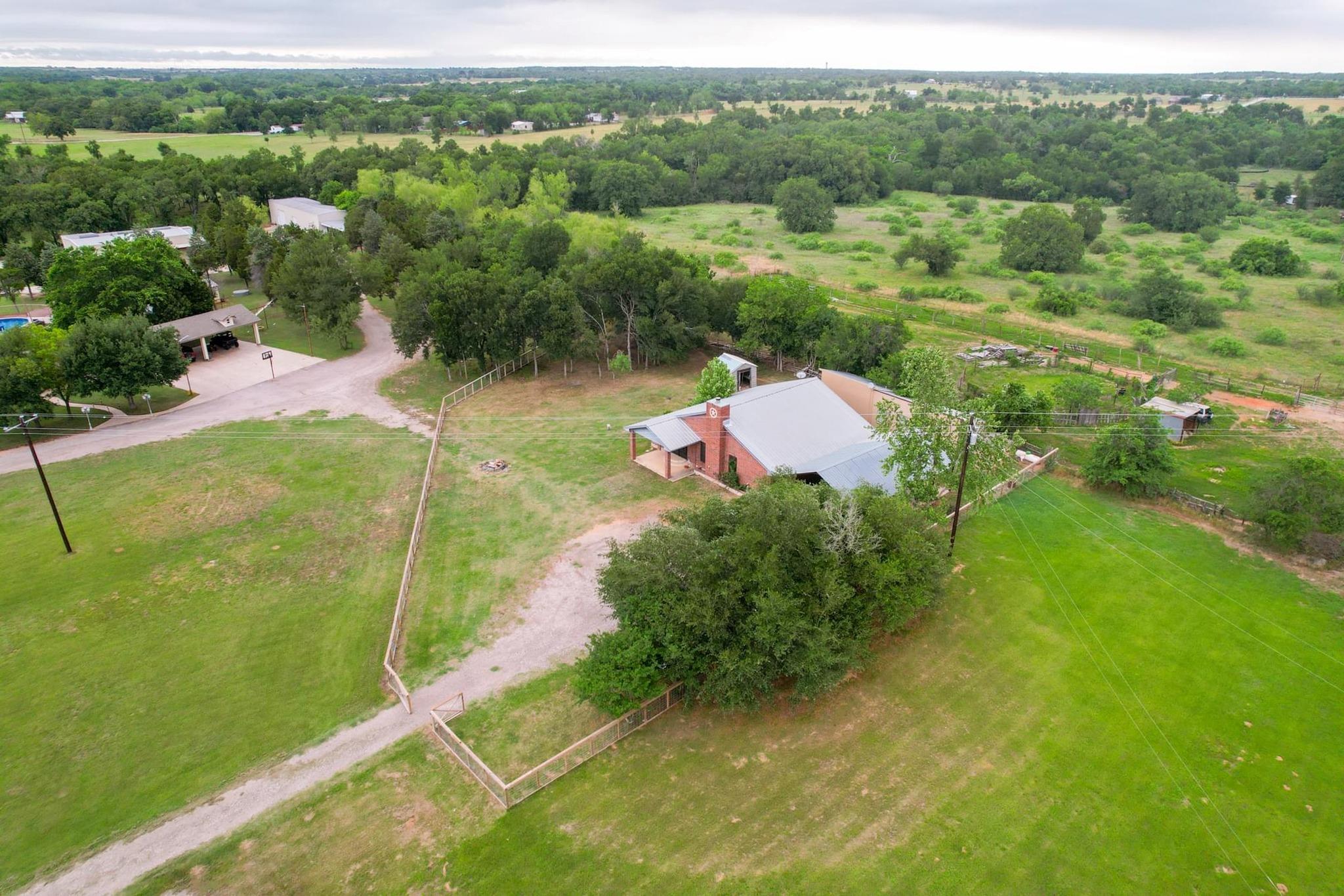 176 Old Lexington Rd # C, Elgin, TX 78621