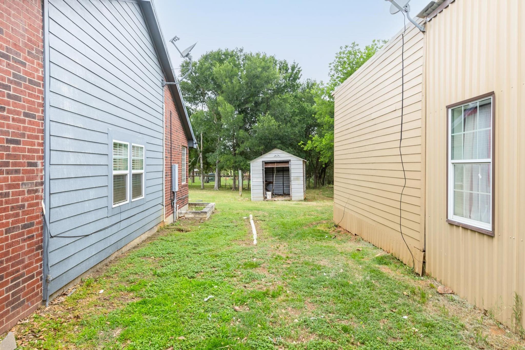 176 Old Lexington Rd # C, Elgin, TX 78621