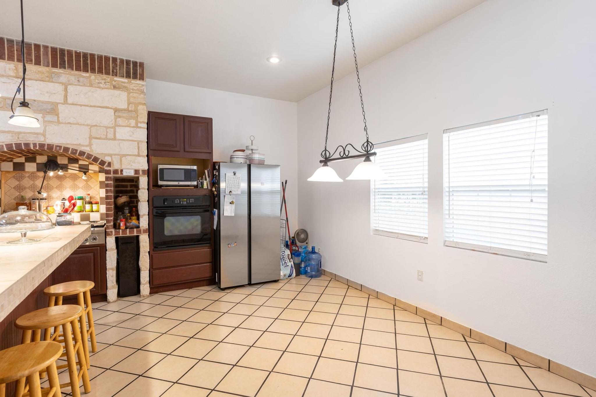 176 Old Lexington Rd # C, Elgin, TX 78621