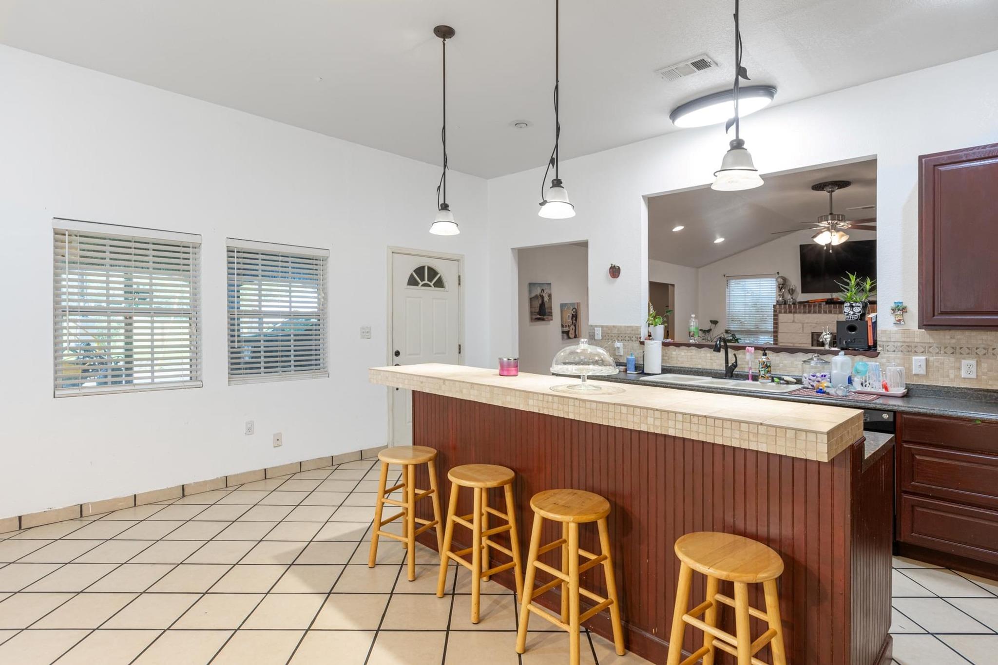 176 Old Lexington Rd # C, Elgin, TX 78621