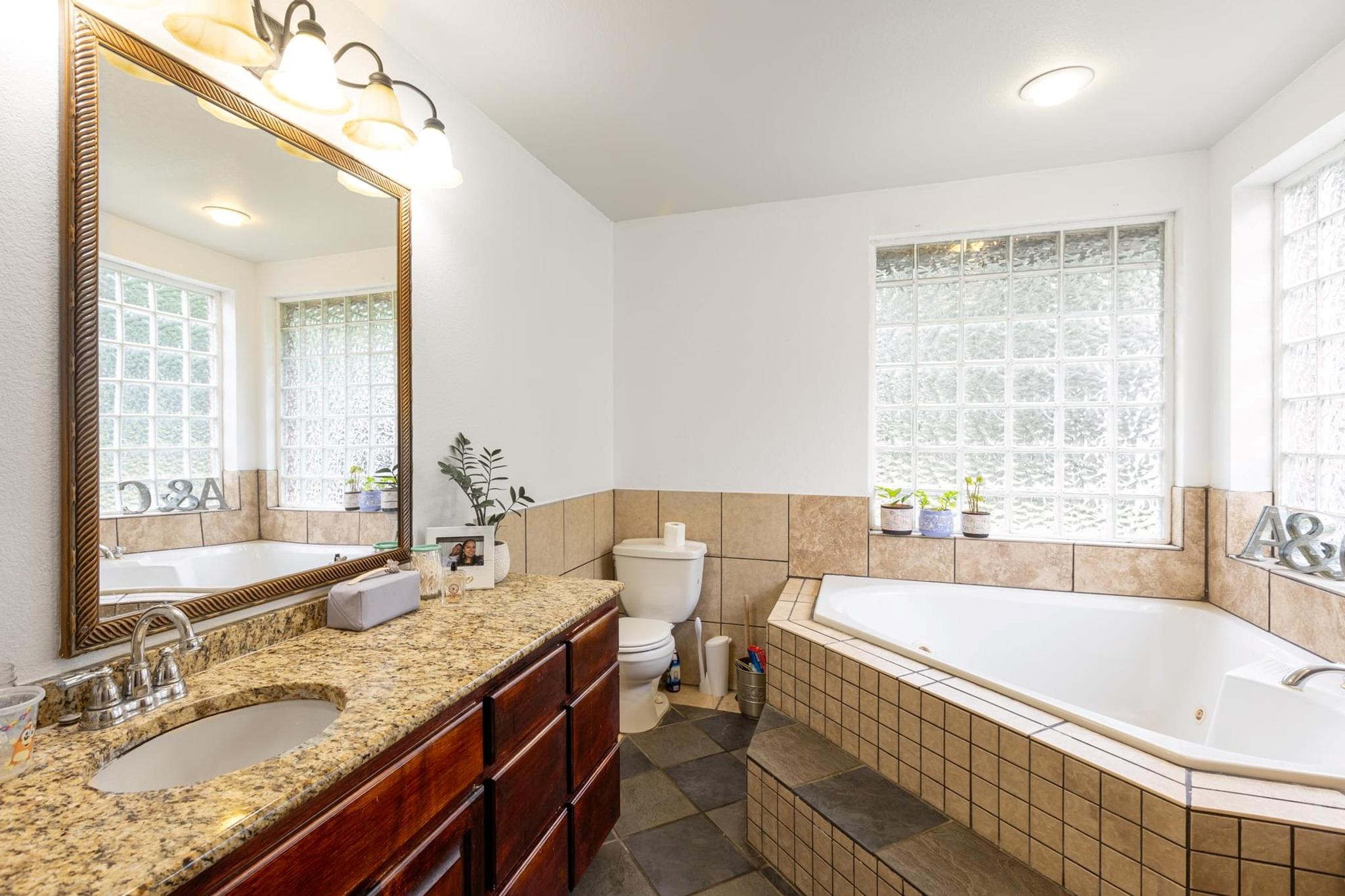 176 Old Lexington Rd # C, Elgin, TX 78621