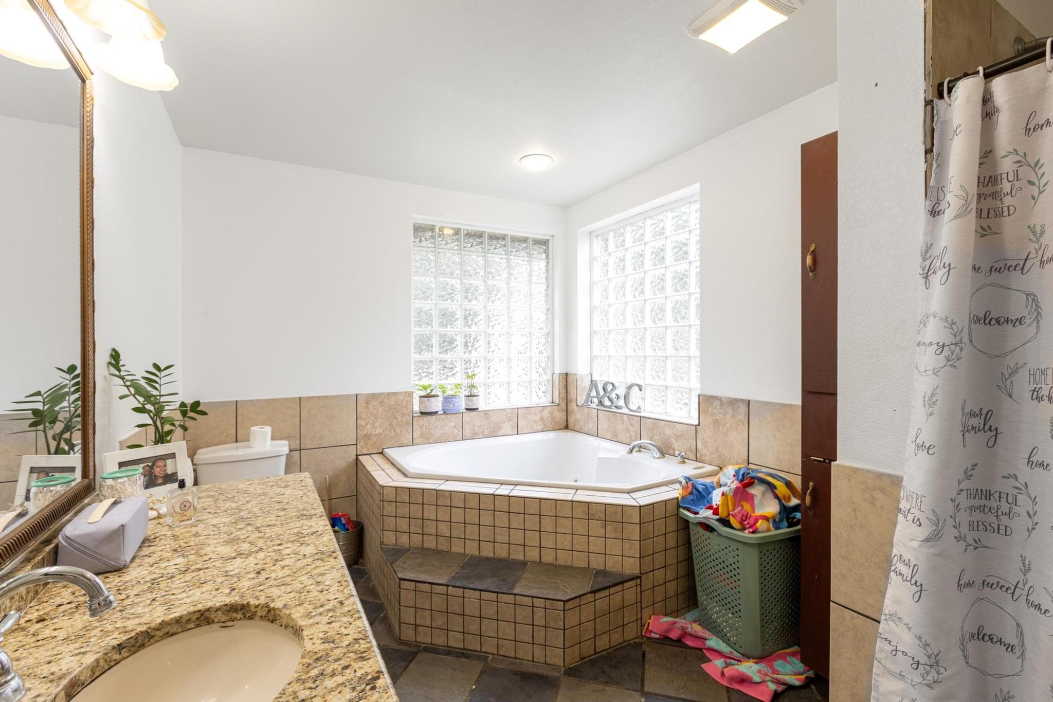 176 Old Lexington Rd # C, Elgin, TX 78621