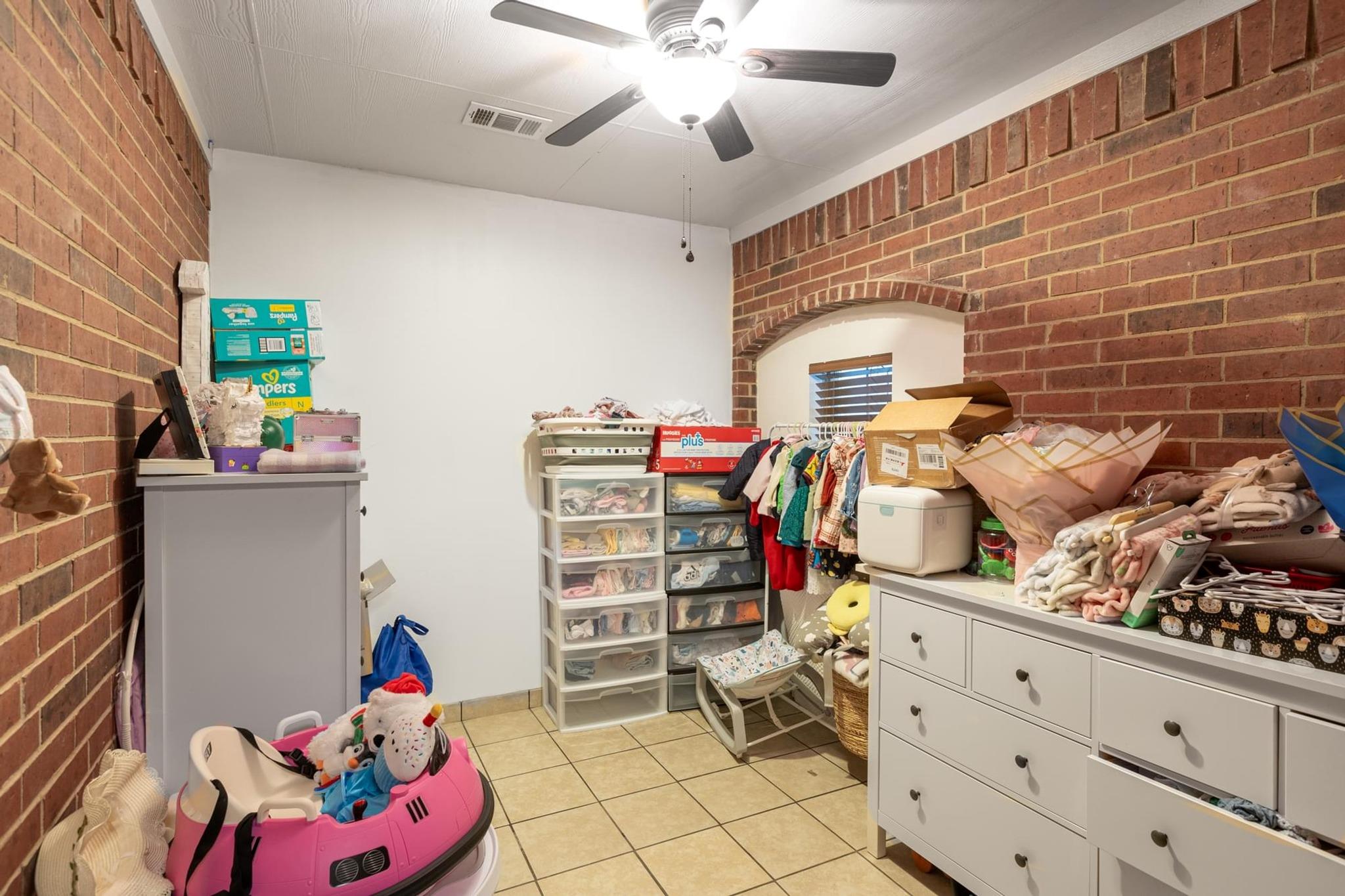 176 Old Lexington Rd # C, Elgin, TX 78621