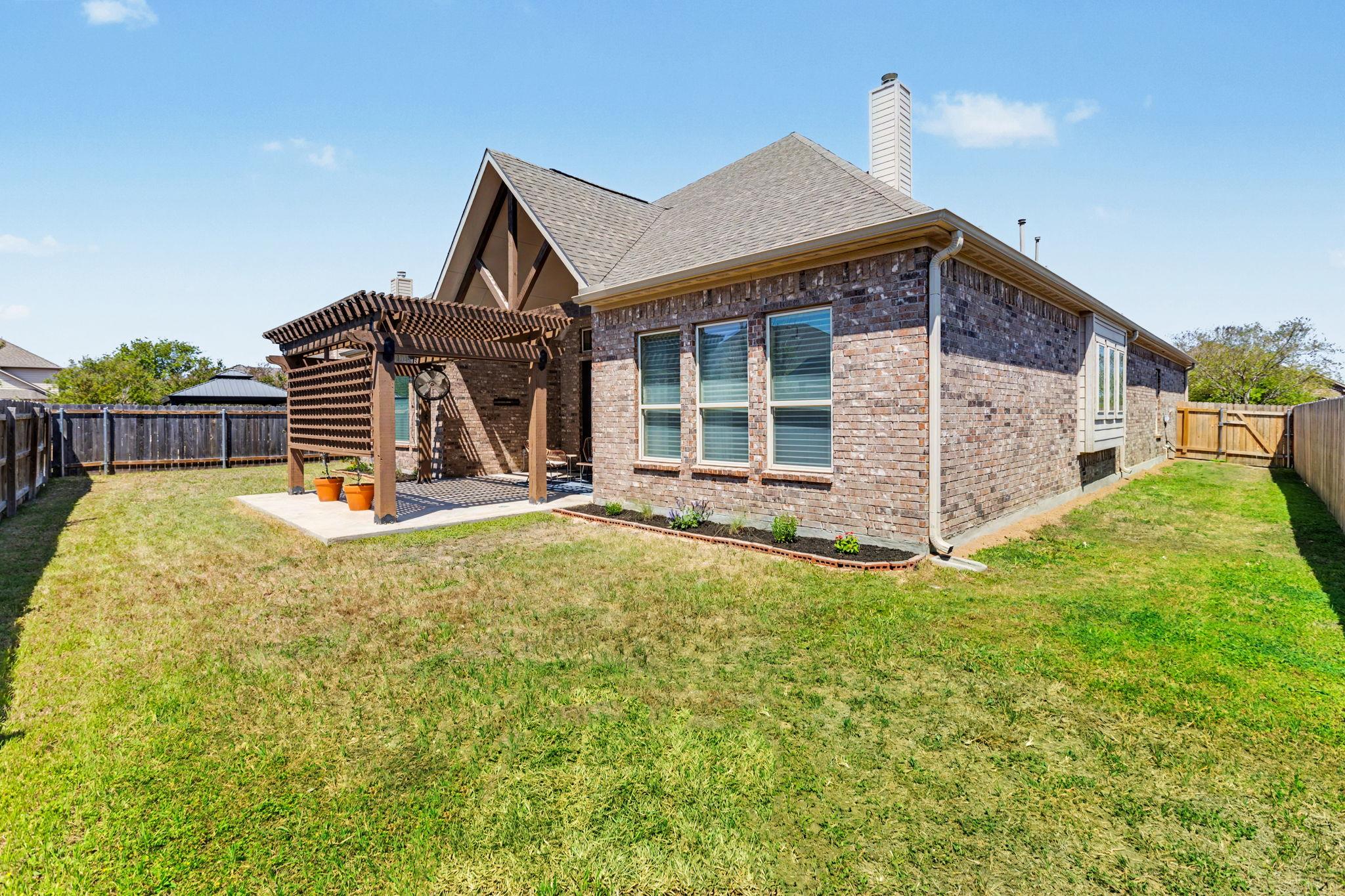 549 Clear Springs Holw, Buda, TX 78610