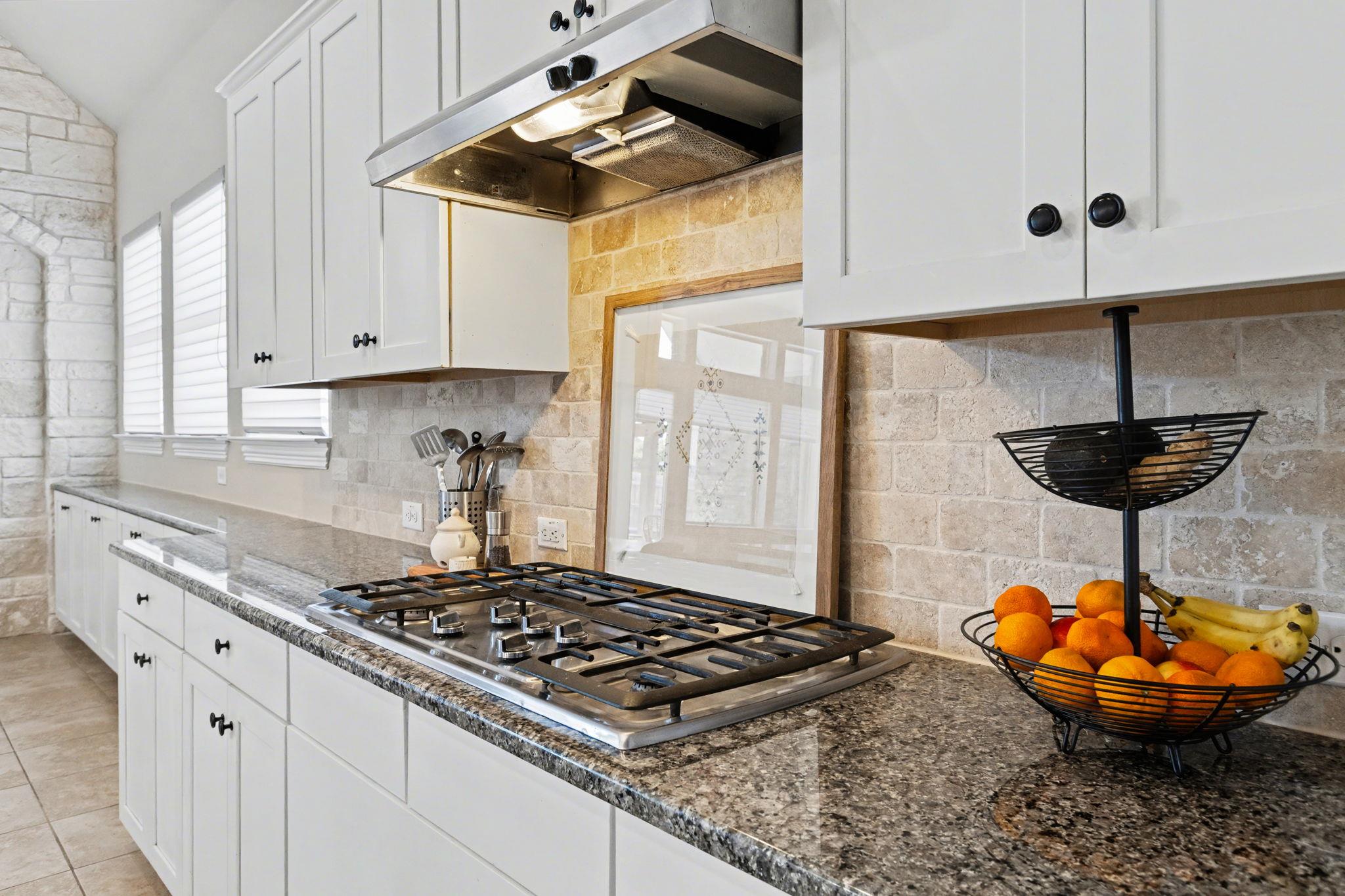 549 Clear Springs Holw, Buda, TX 78610