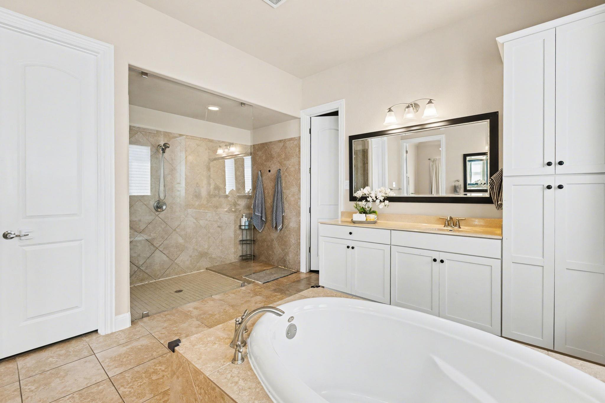 549 Clear Springs Holw, Buda, TX 78610