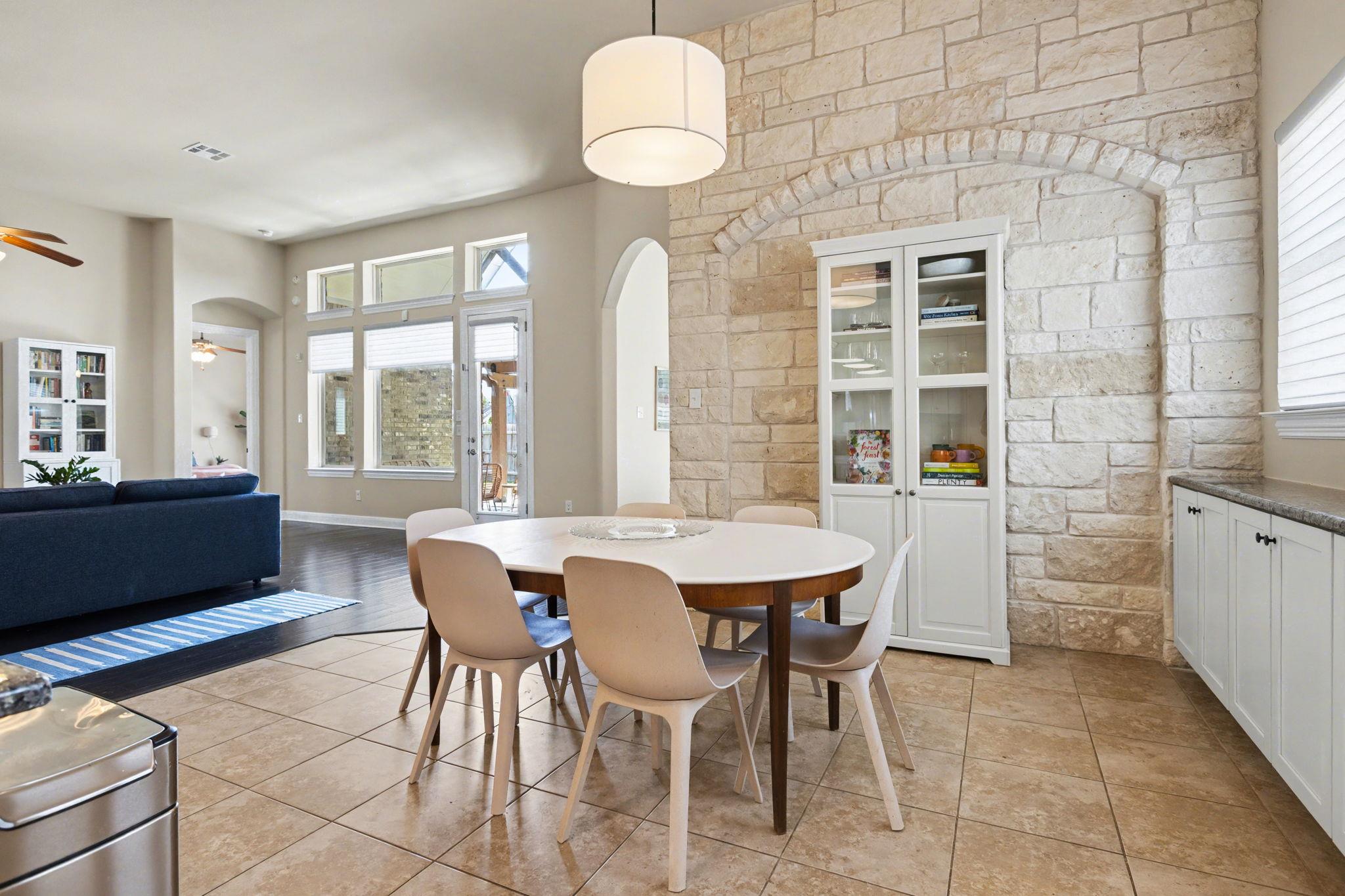 549 Clear Springs Holw, Buda, TX 78610