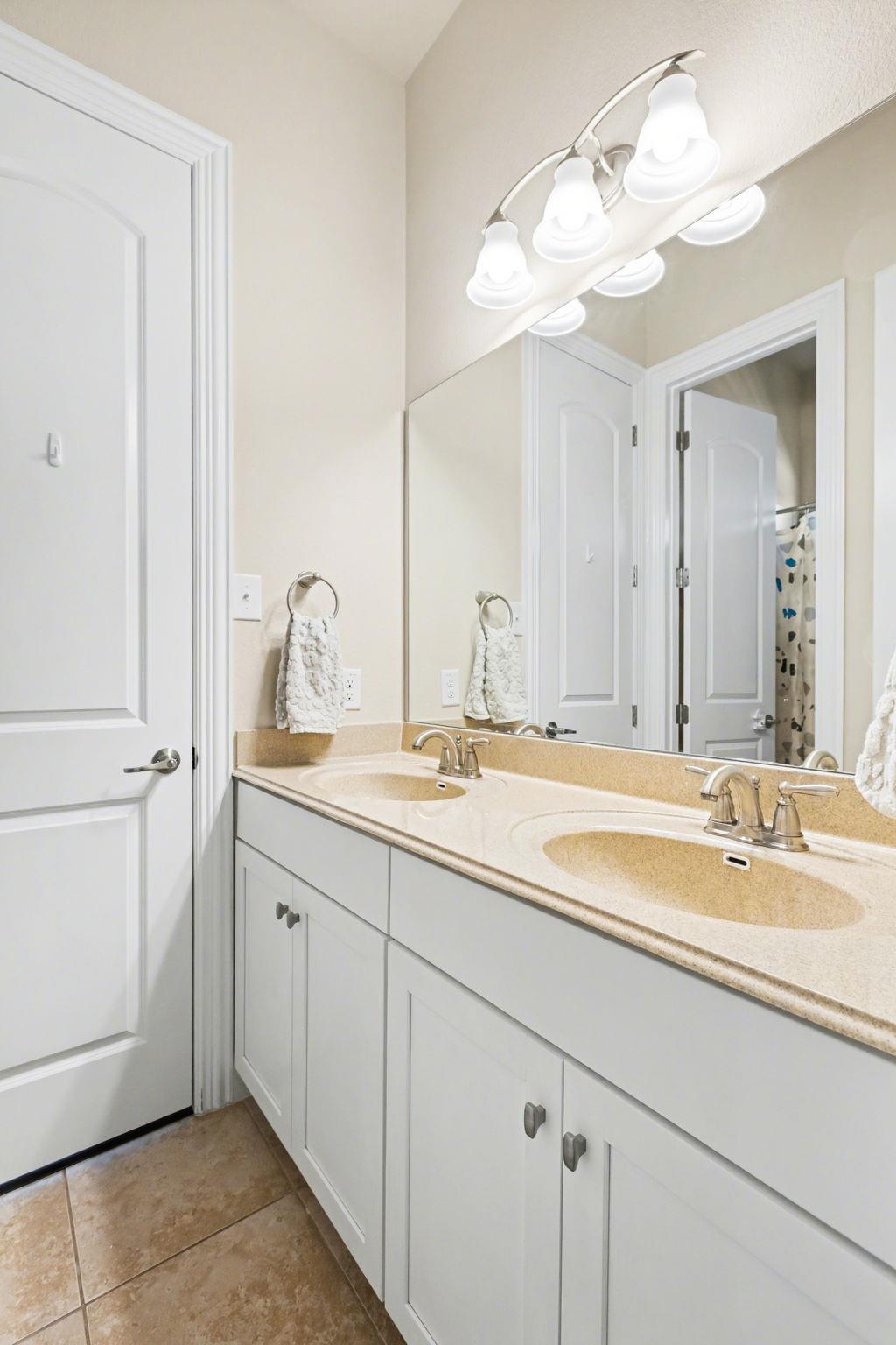 549 Clear Springs Holw, Buda, TX 78610