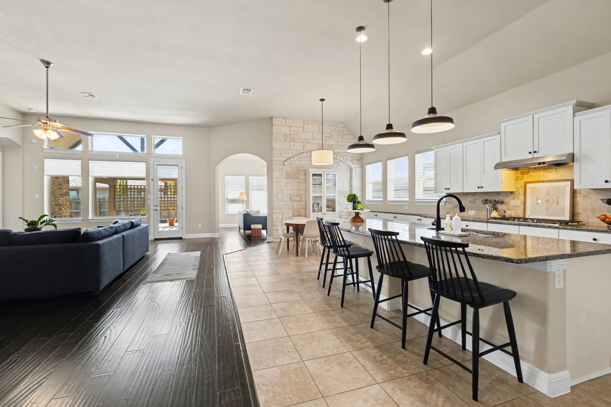 549 Clear Springs Holw, Buda, TX 78610