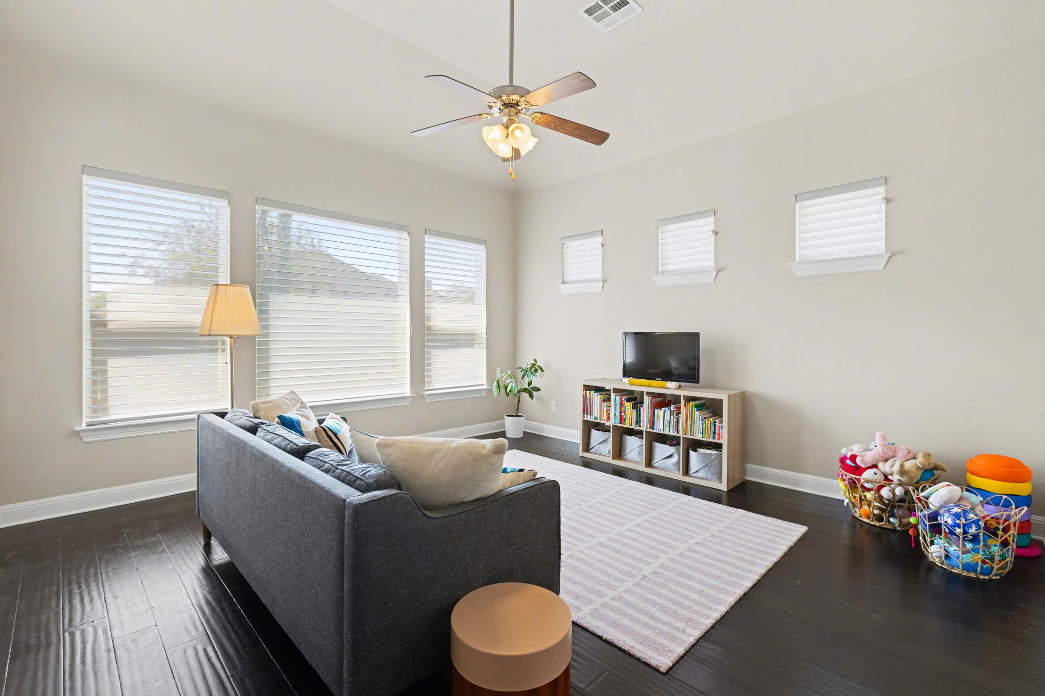 549 Clear Springs Holw, Buda, TX 78610