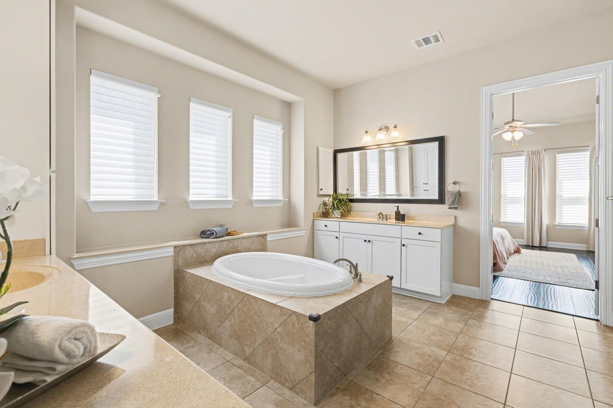 549 Clear Springs Holw, Buda, TX 78610