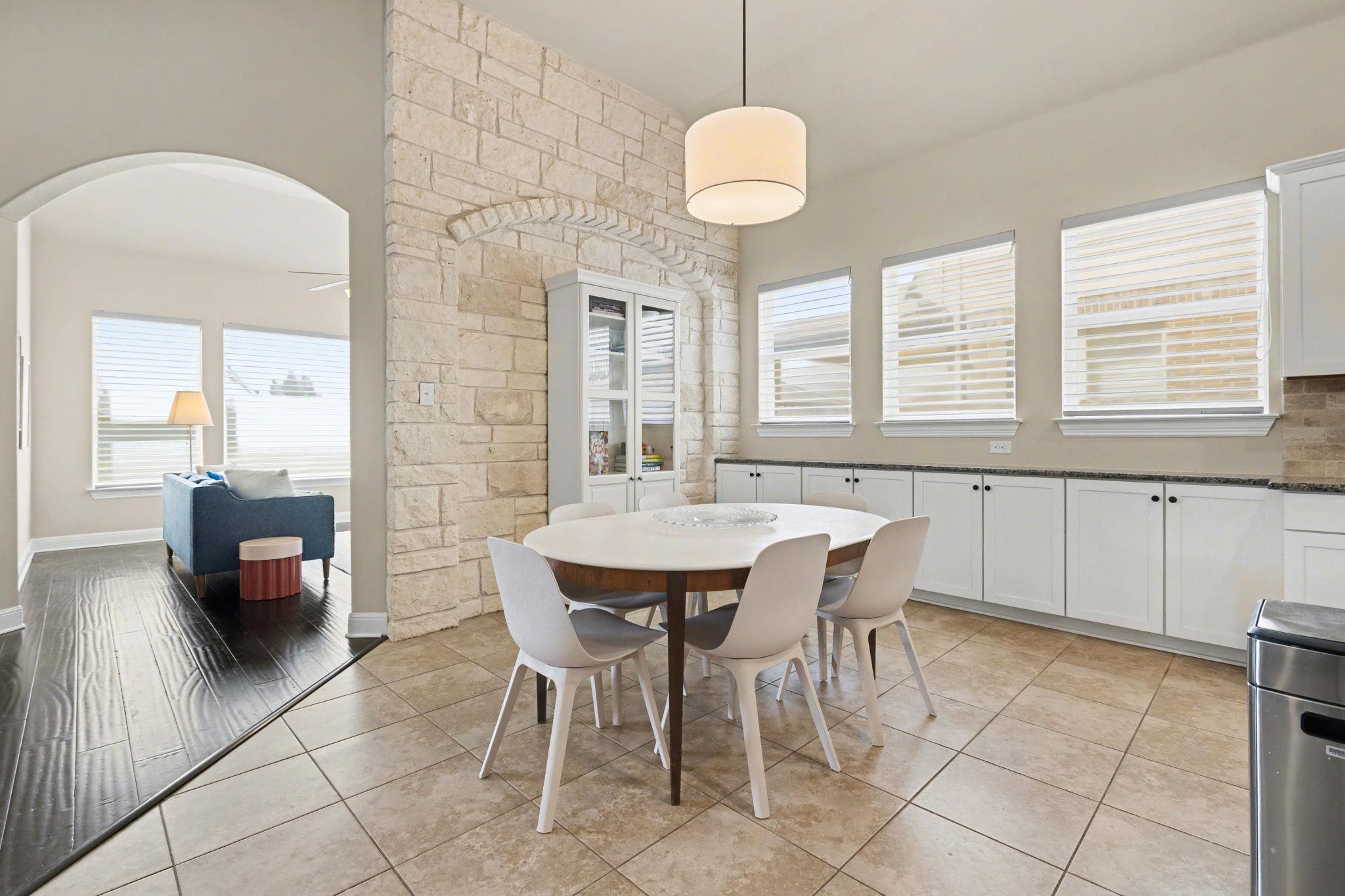 549 Clear Springs Holw, Buda, TX 78610