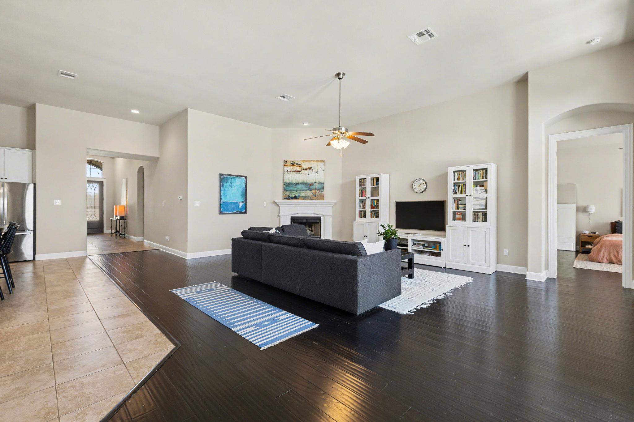 549 Clear Springs Holw, Buda, TX 78610