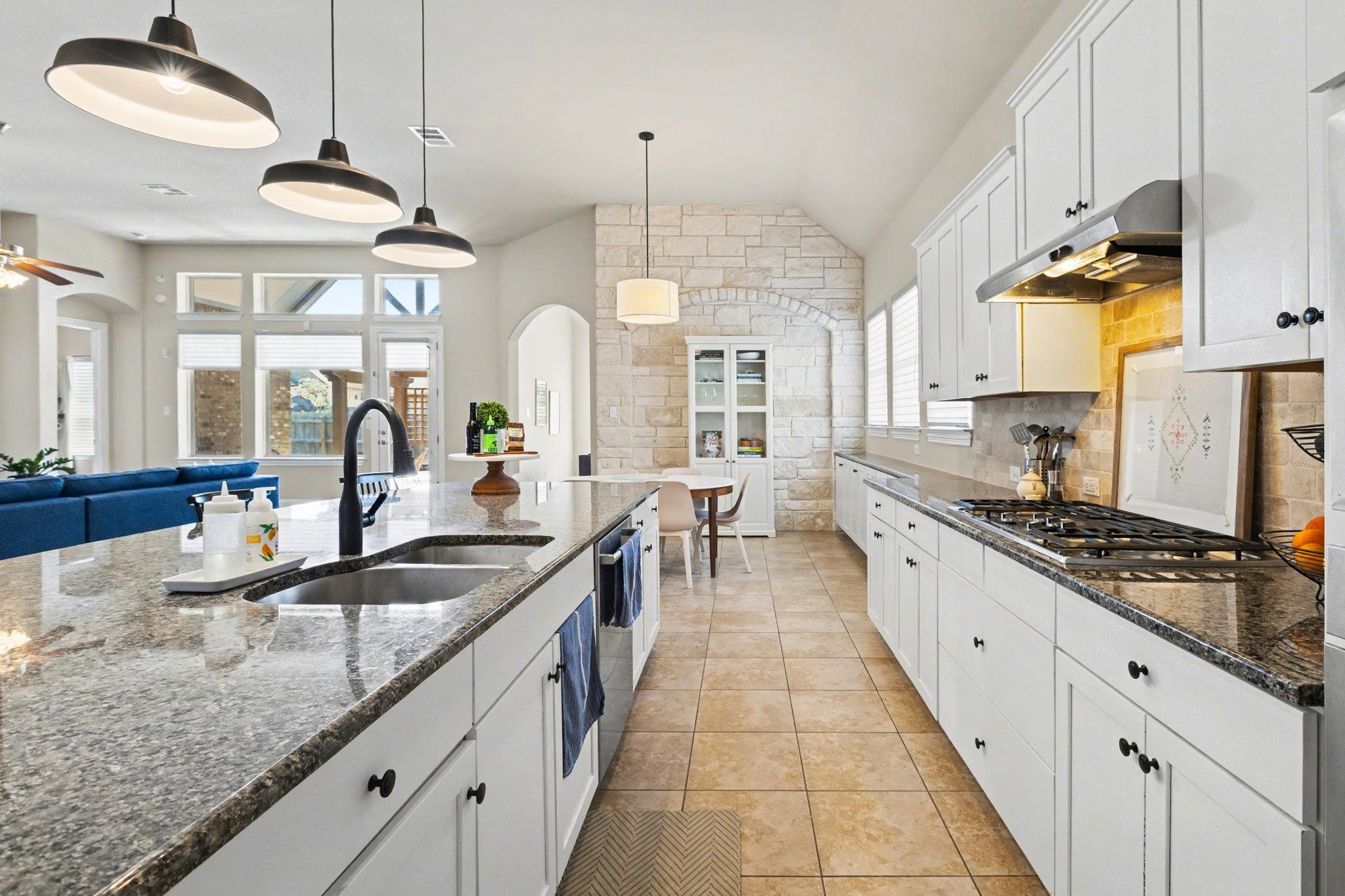 549 Clear Springs Holw, Buda, TX 78610