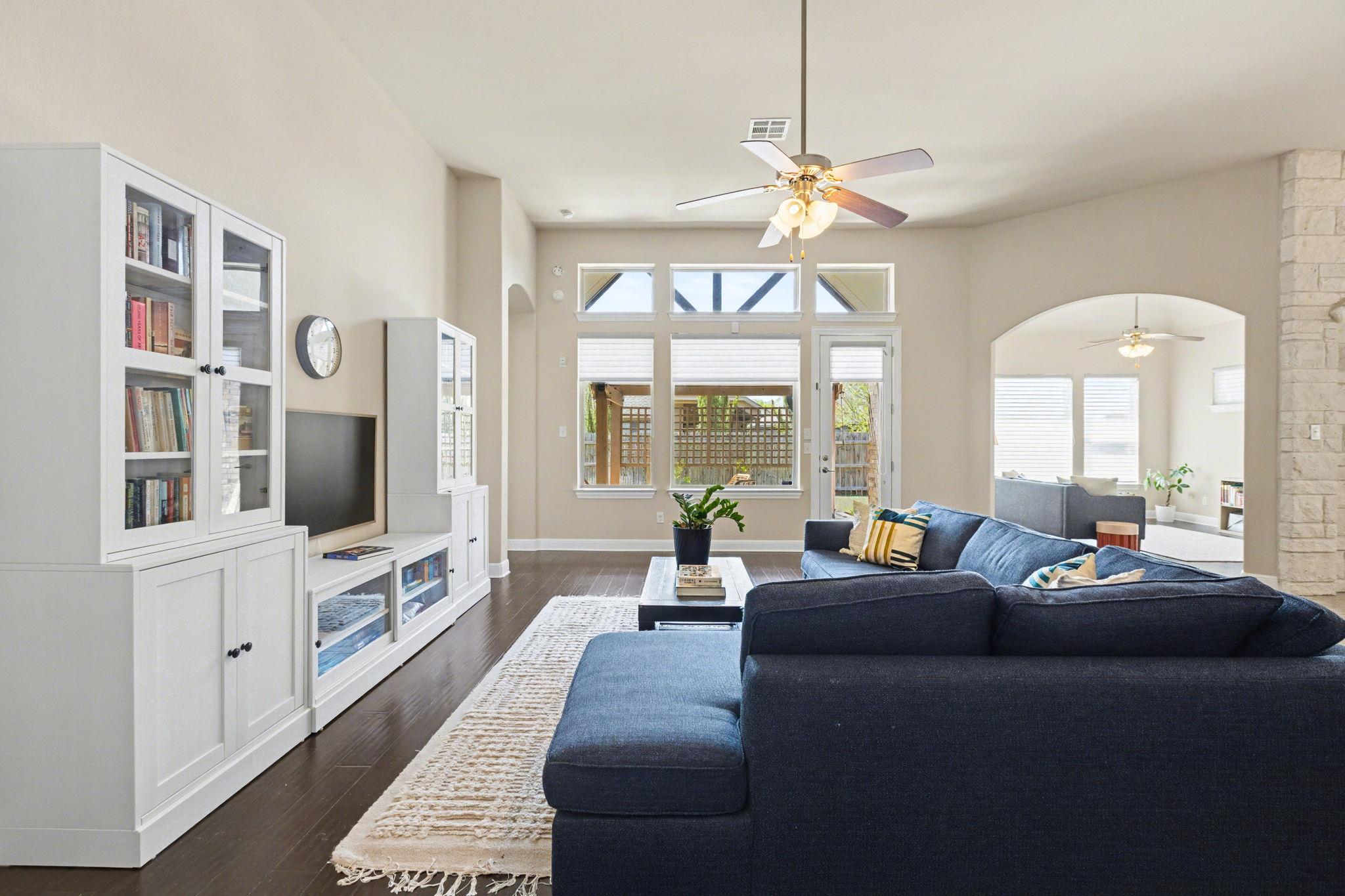 549 Clear Springs Holw, Buda, TX 78610